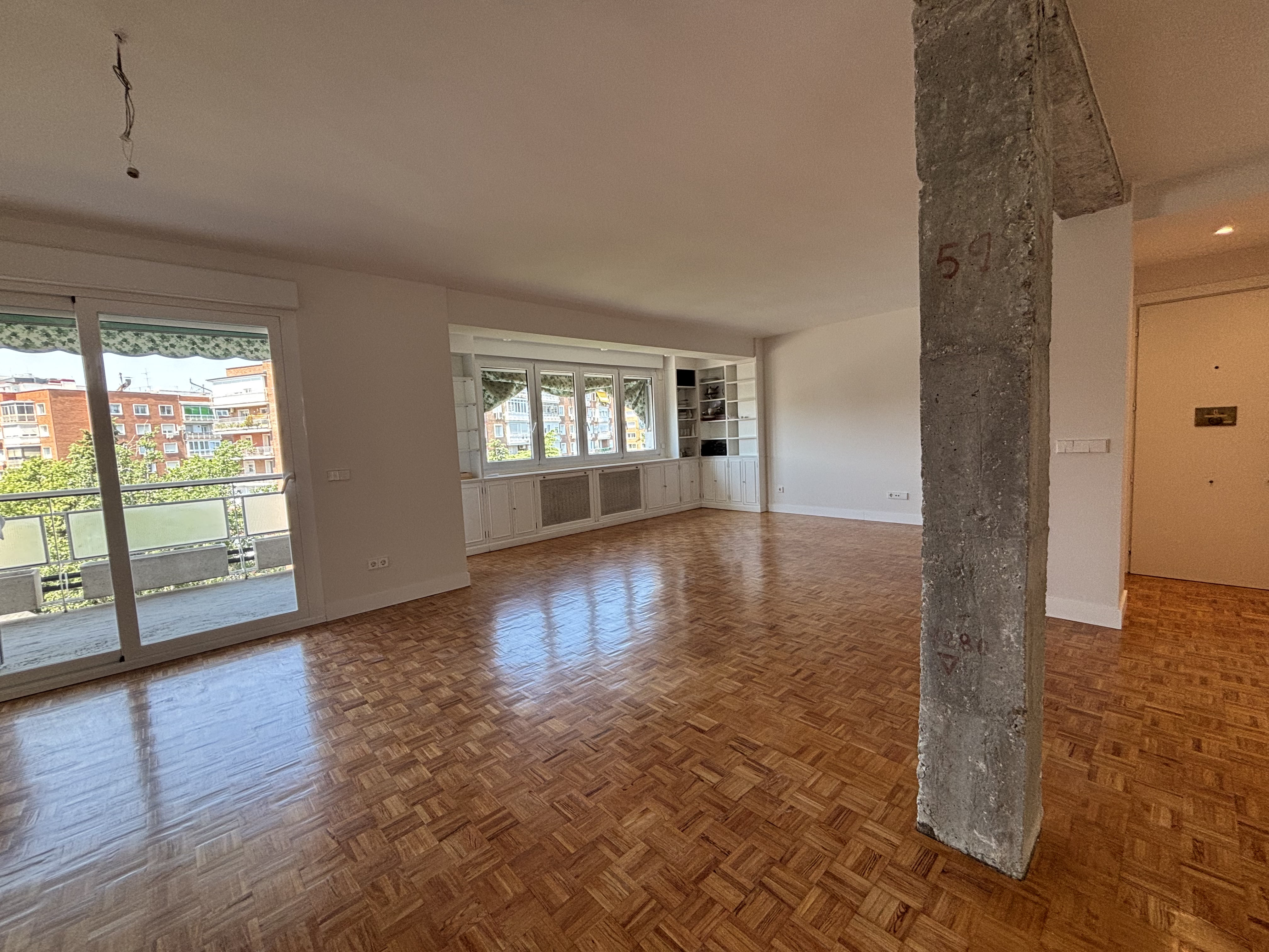 Spectacular apartment with large terrace, newly renovated, in Parque de las Avenidas.