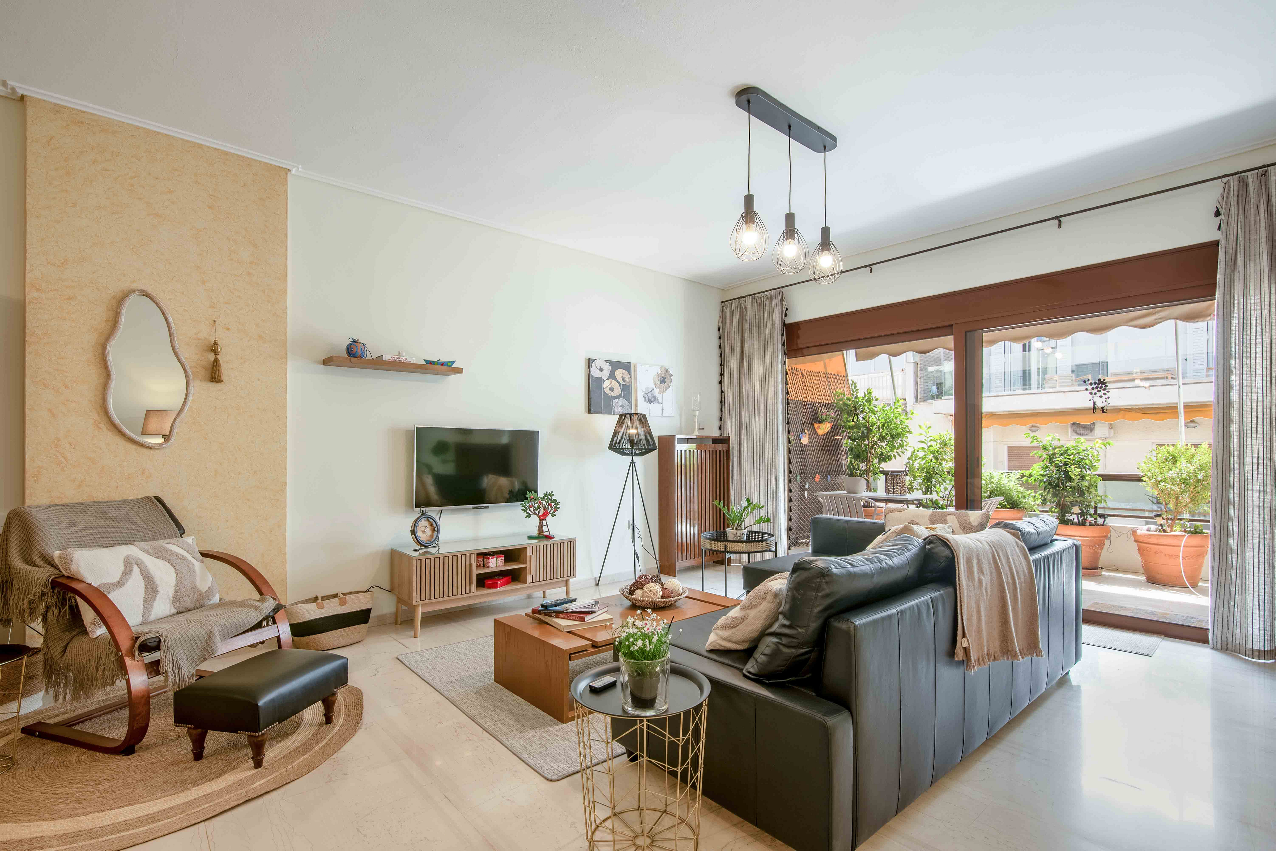 Ready to move-in apartment next to Varnava Square with parking