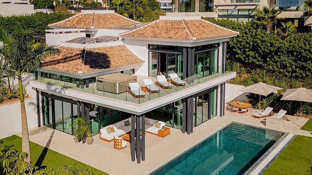 Exquisite Modern Villas with Unmatched Elegance on the Golden Mile