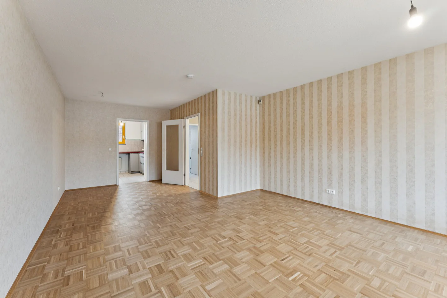 Geräumige Vier-Zimmer-Maisonettewohnung: Idyllisches Wohnen mit grünem Ausblick! - Foto 1
