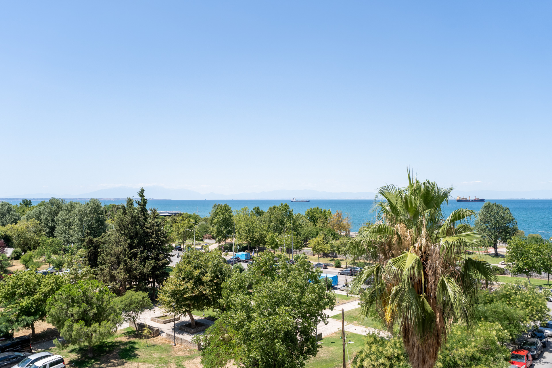 Apartment with two parking spaces and unobstructed sea view