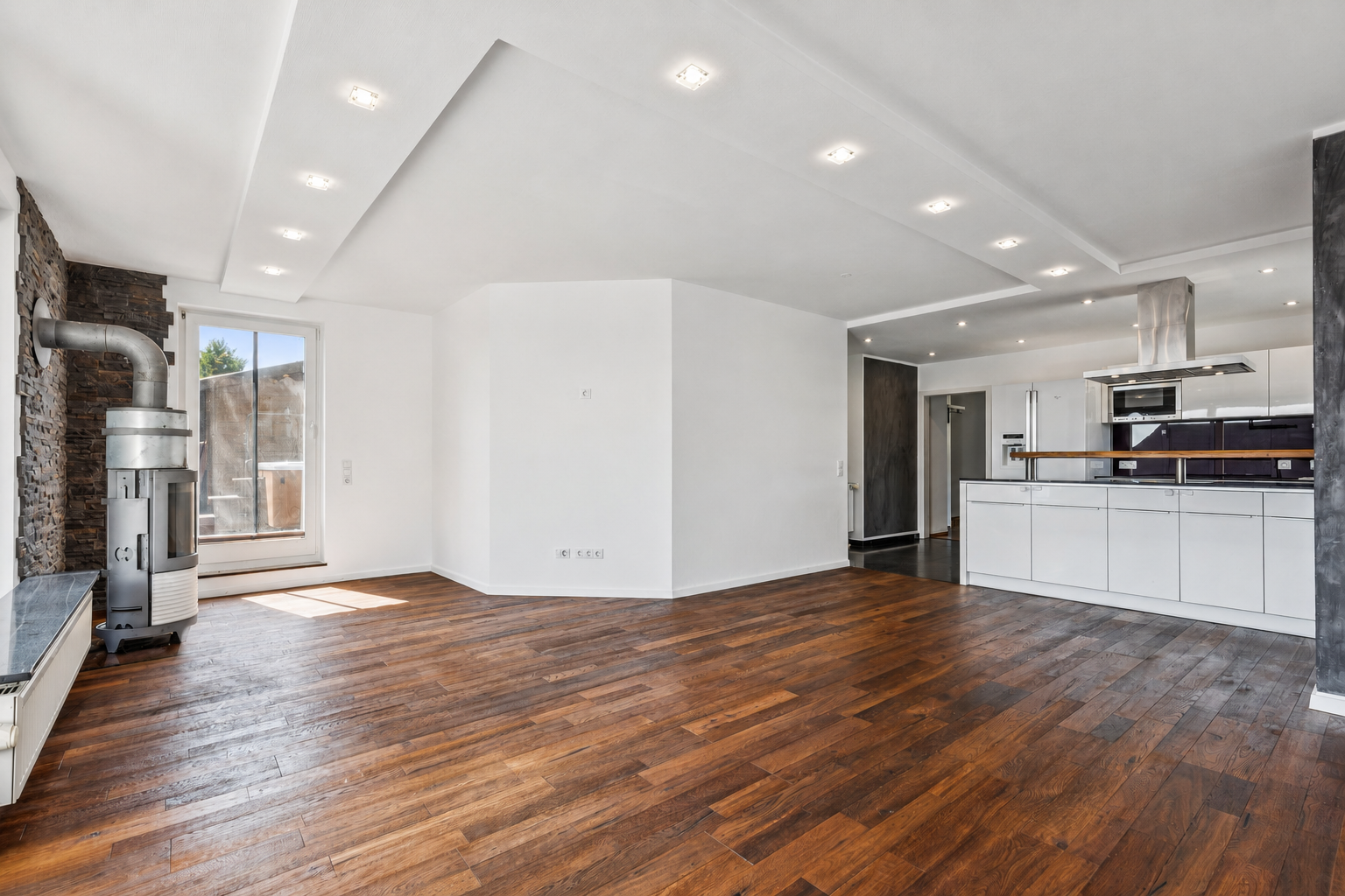 Exclusive 3-room apartment with 74 m² rooftop terrace, sauna & jacuzzi