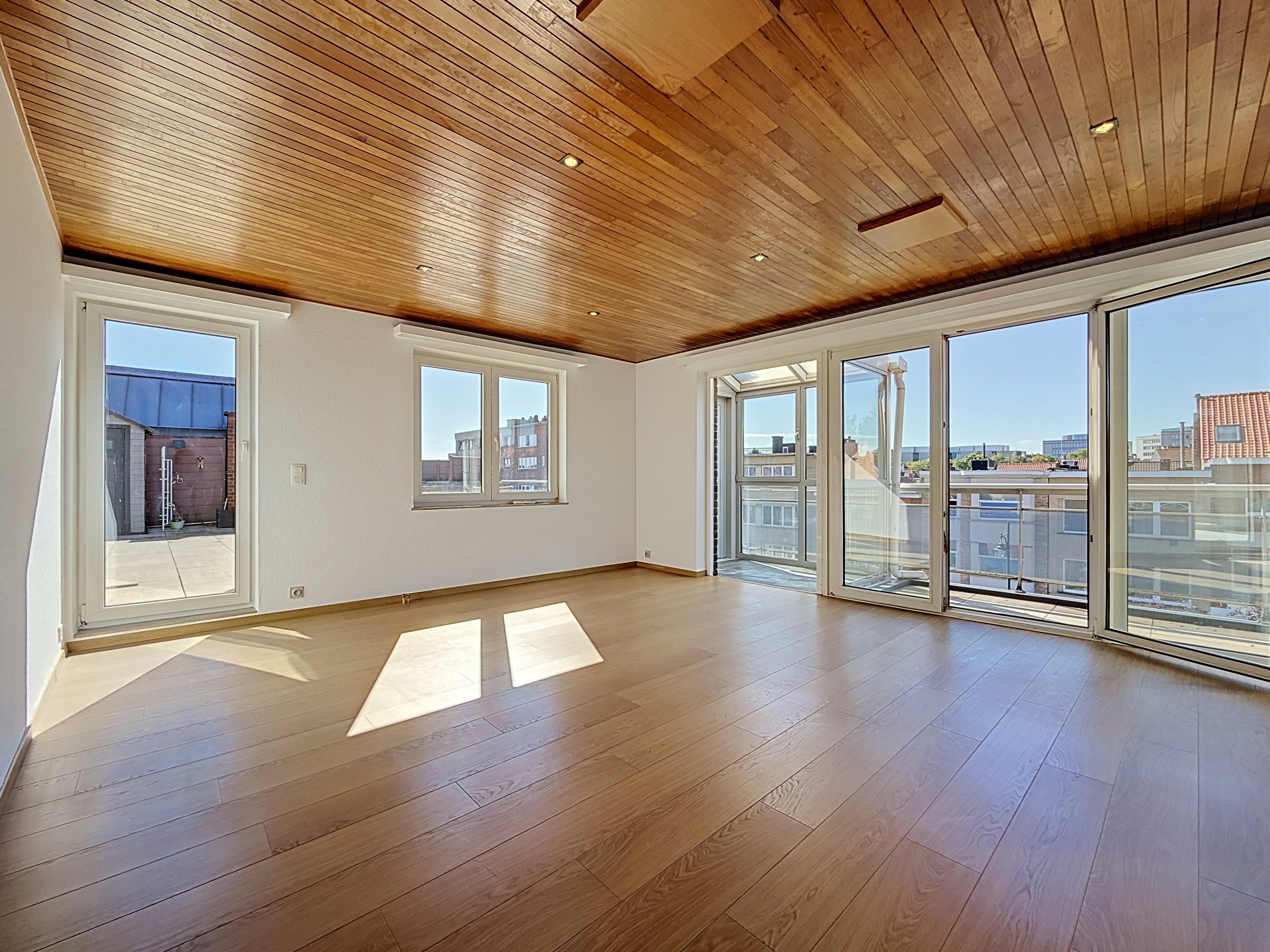 Spacieux duplex 2 ch. avec sauna & ascenseur privatif