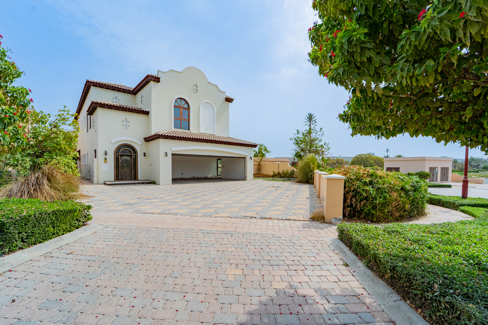 Vacant on Transfer | Golf View | Corner Plot