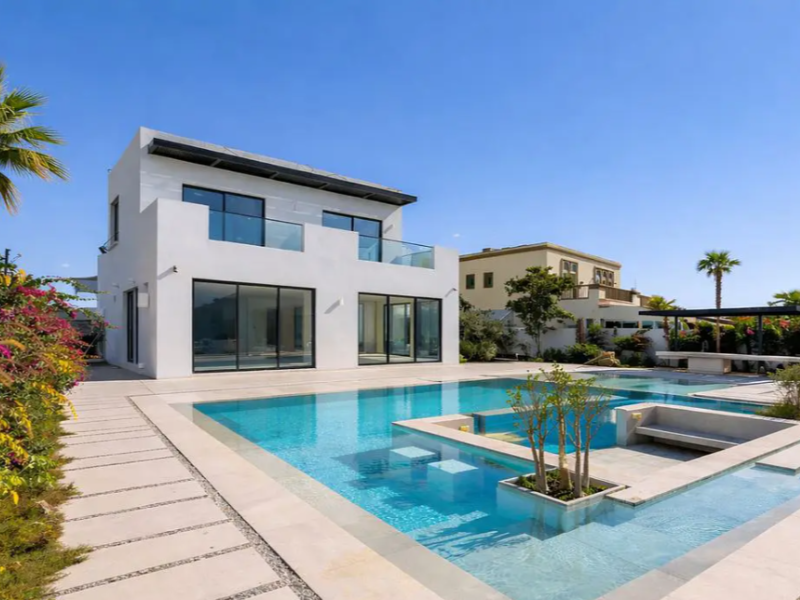 Fully Renovated | Massive Plot | Luxury