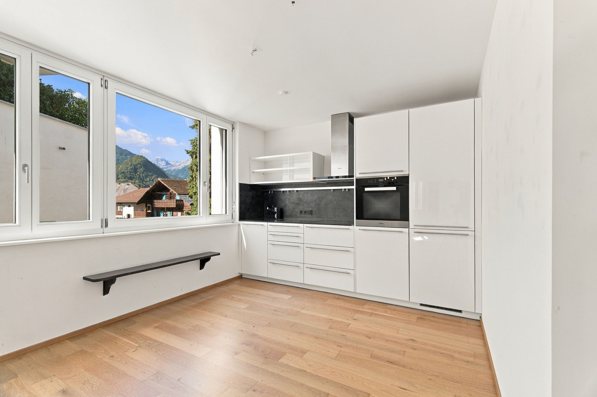 Hochwertiges 2-Zimmer-Apartment nahe Ortskern, Bahnhof und Hochjochbahn