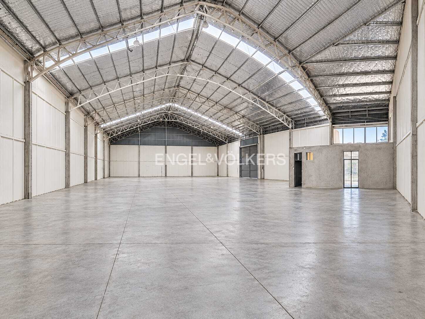 Bodega con oficina en arriendo Renca 1400 m2