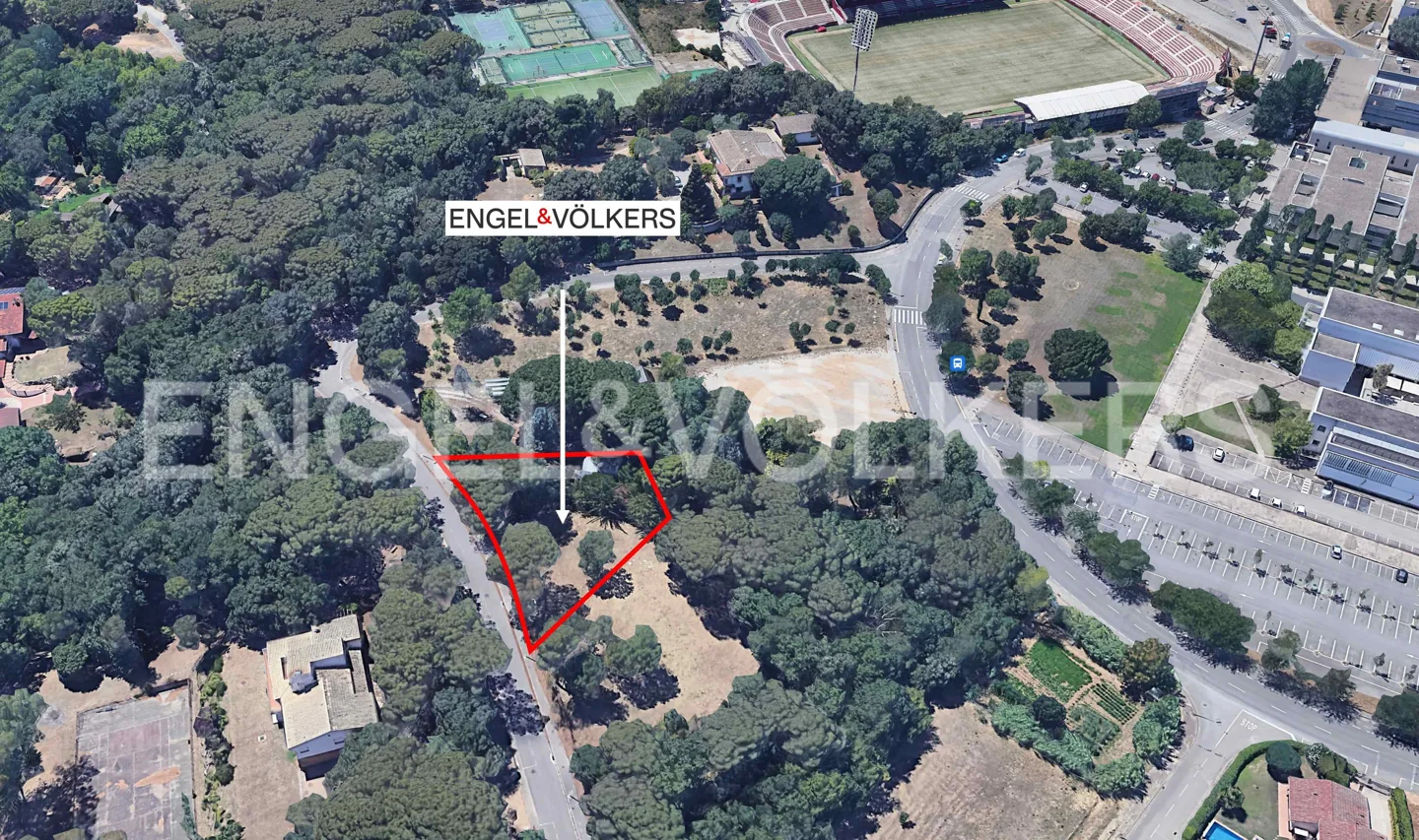 PLOT IN AN EXCLUSIVE AREA OF GIRONA