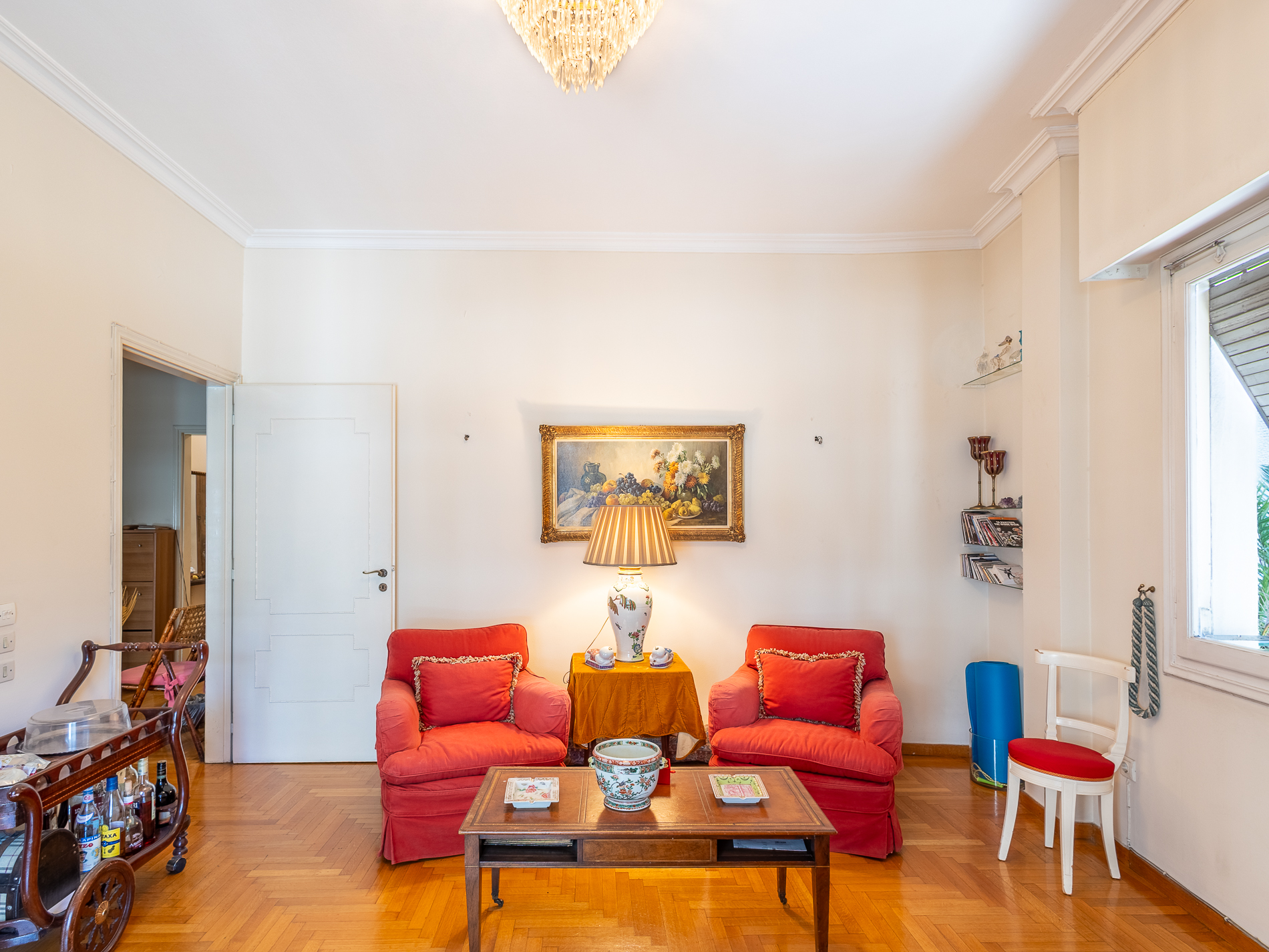 Athenian apartment with renovation potential near kallimarmaro