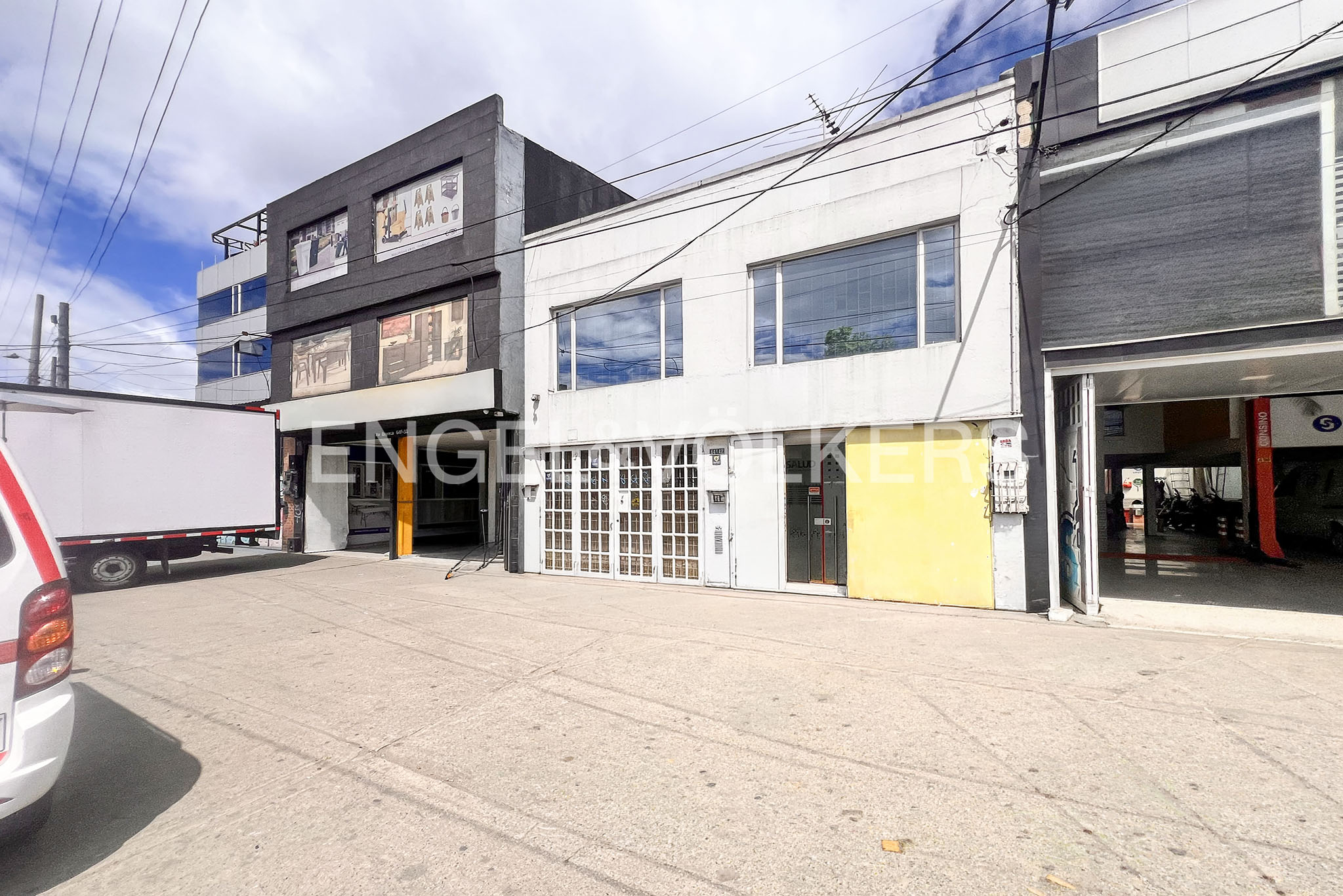 Venta Casa comercial sobre Vía principal