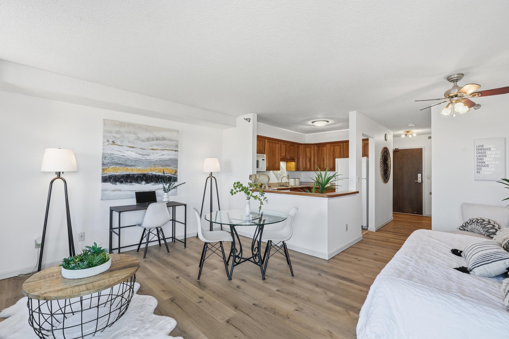 28th-Floor Condo with River & Skyline Views