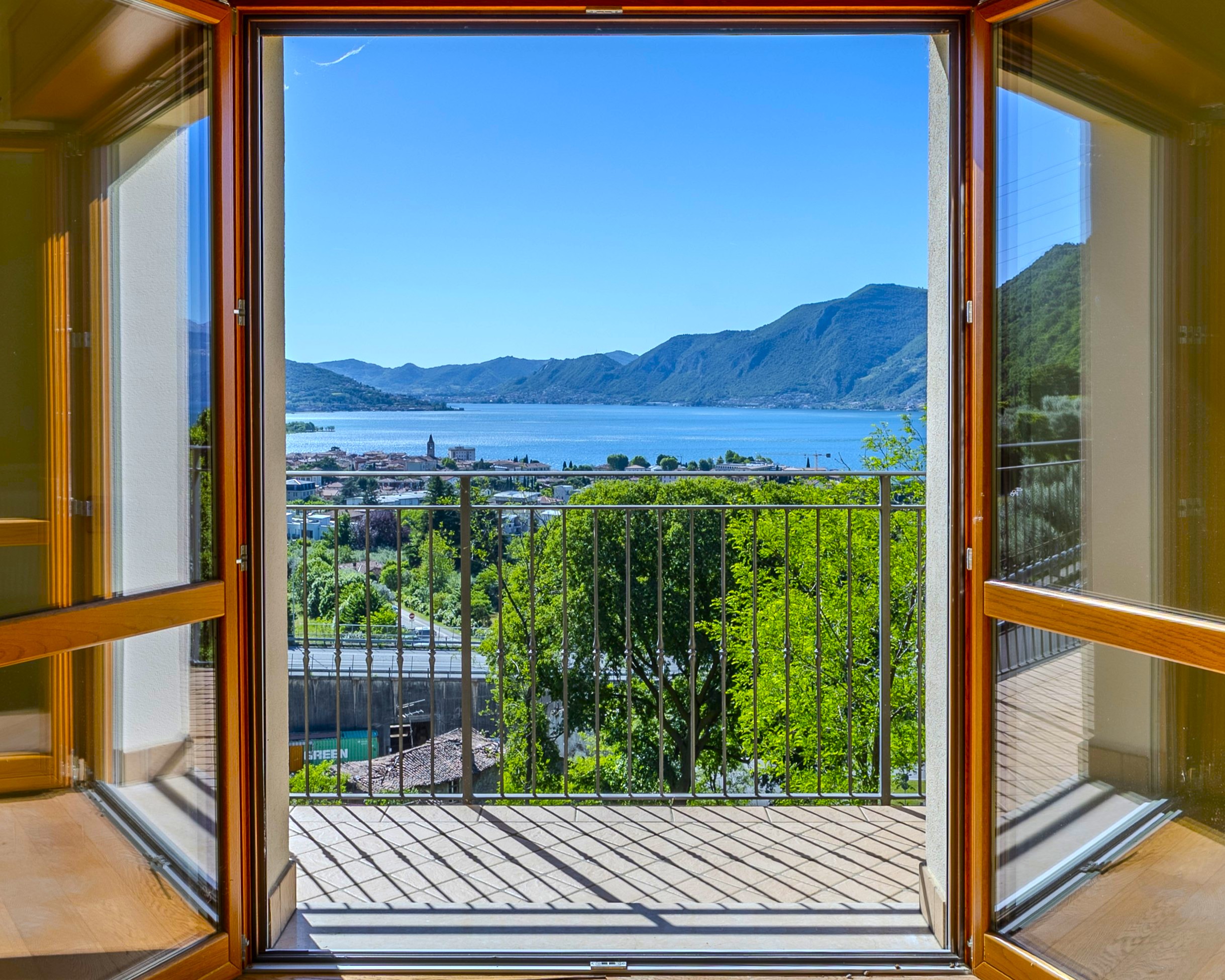 Elegant property with panoramic lake view in Iseo