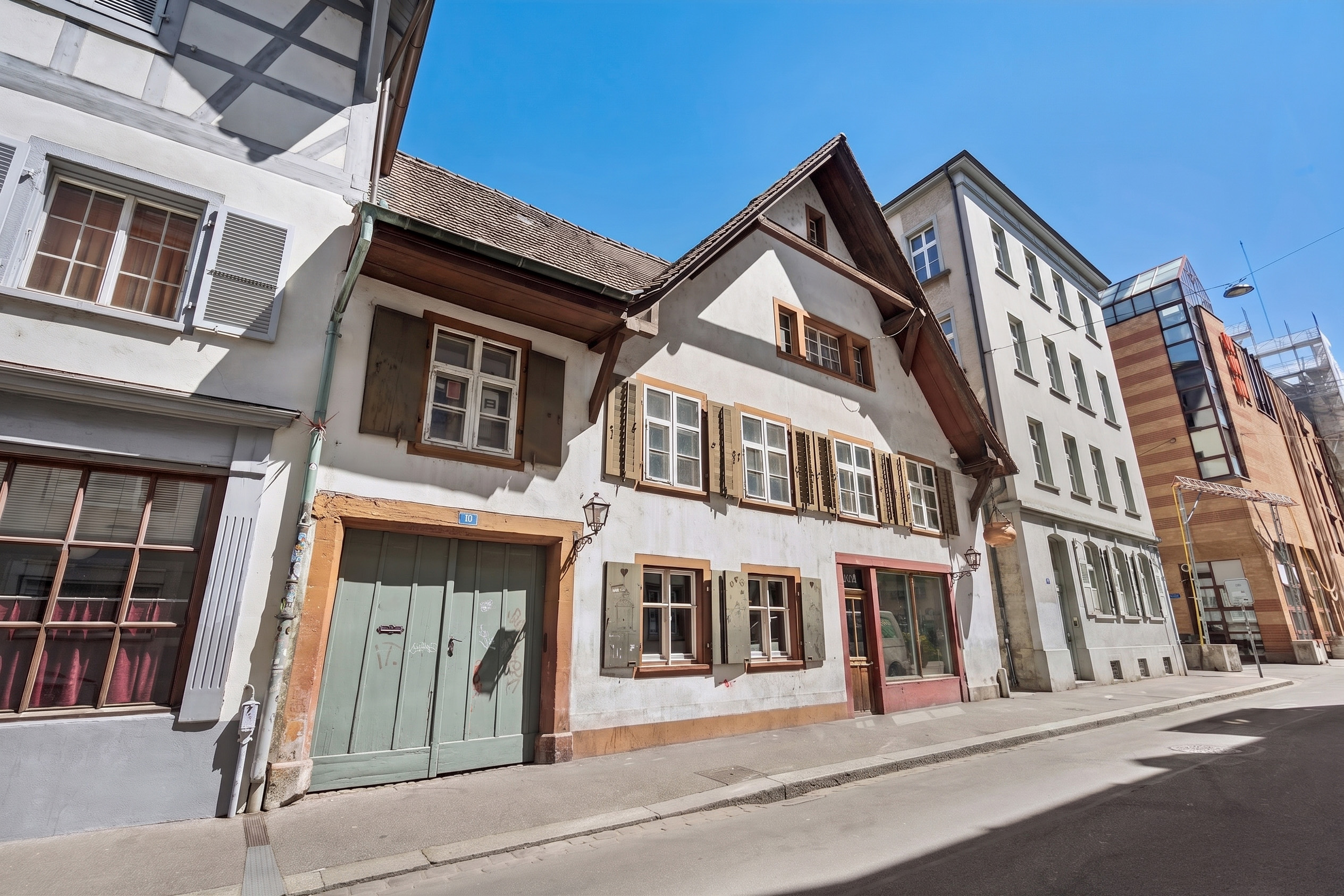 Commercial property under a building lease