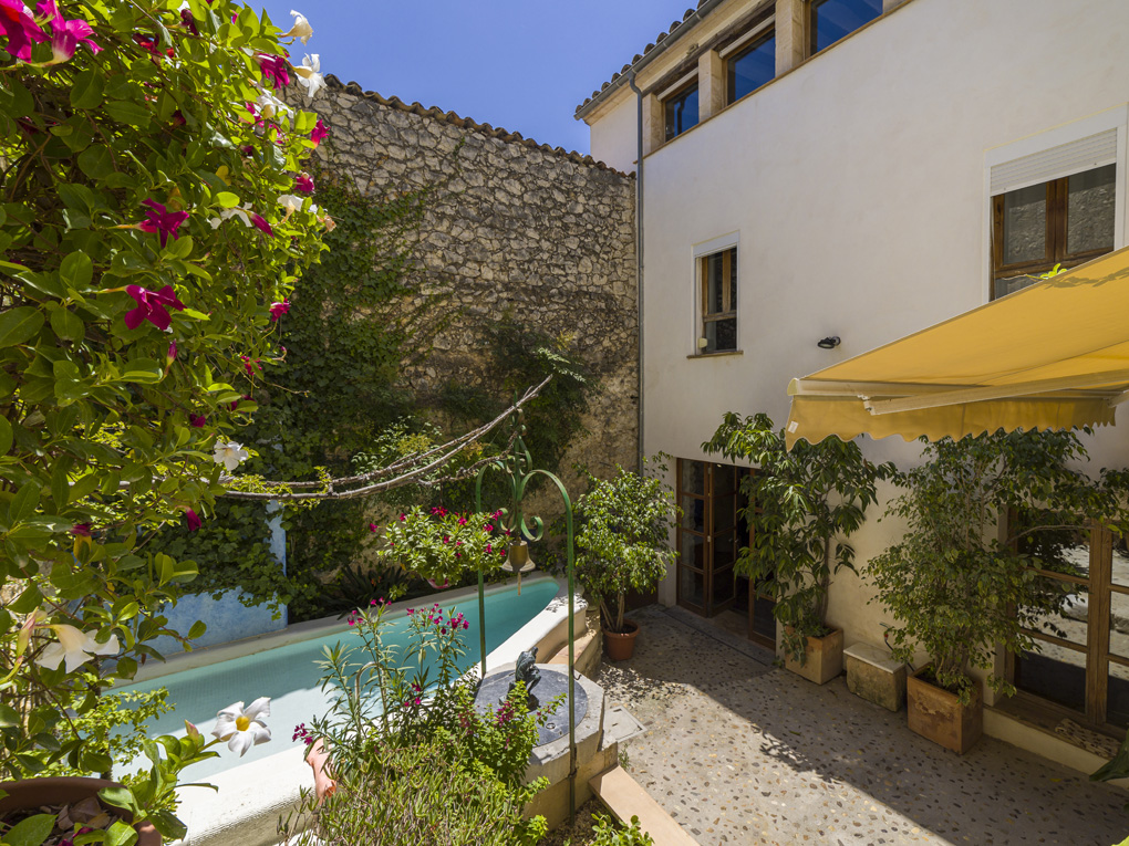 Casa històrica amb piscina i boniques vistes
