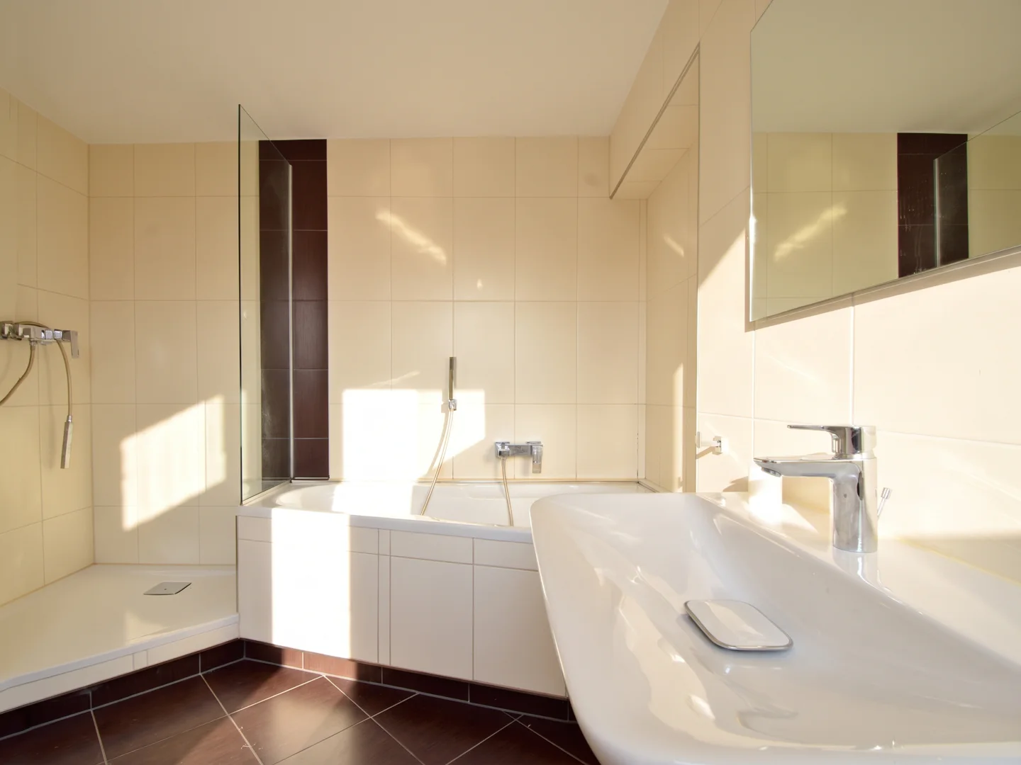 Schöne ruhige 4 -Zimmer-Wohnung mit Blick über den Dächern Bürgstadts - Photo 1