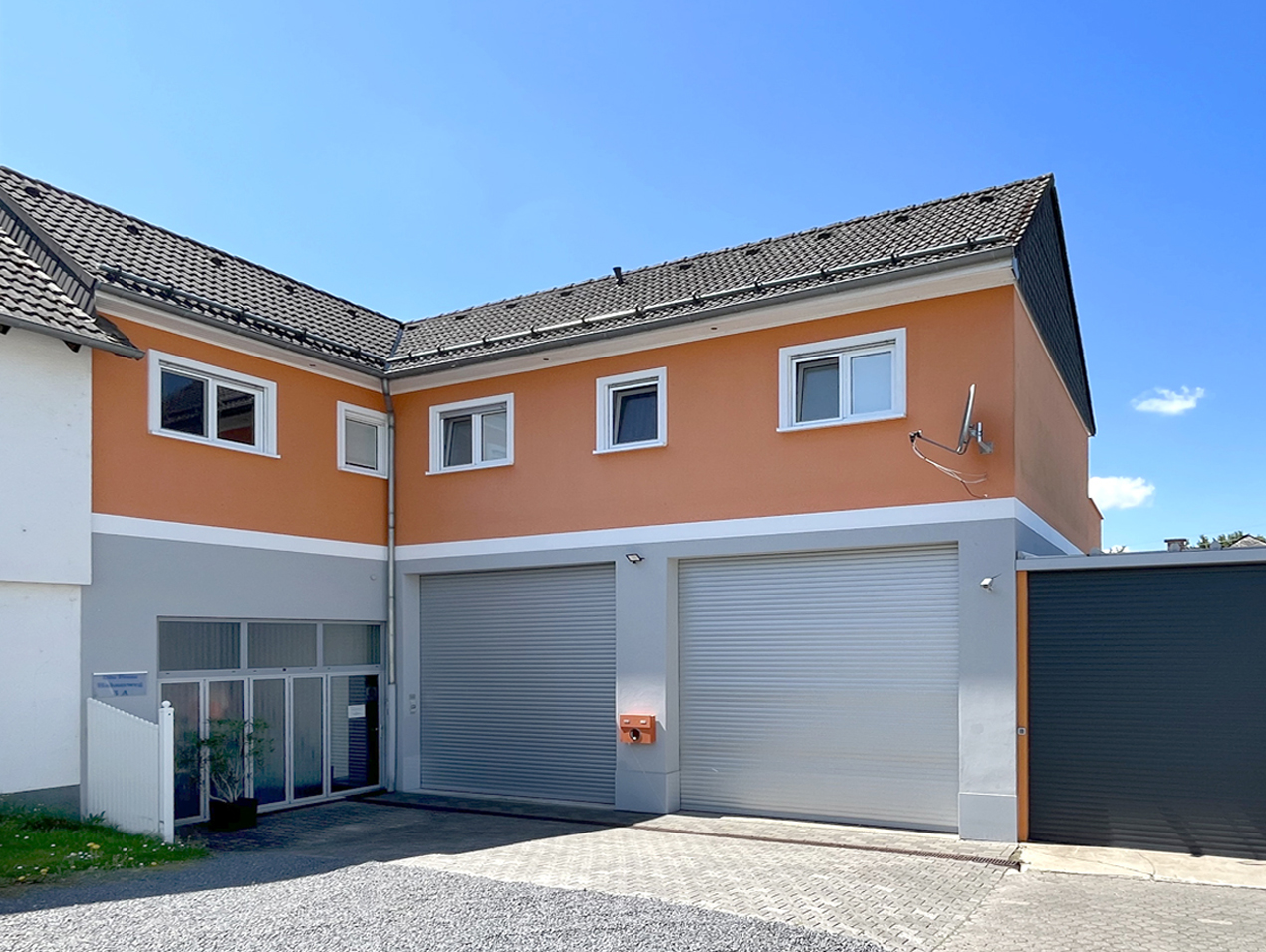Arbeiten und Wohnen unter einem Dach - moderne Wohnung plus großzügige Werkstatt oder Lager