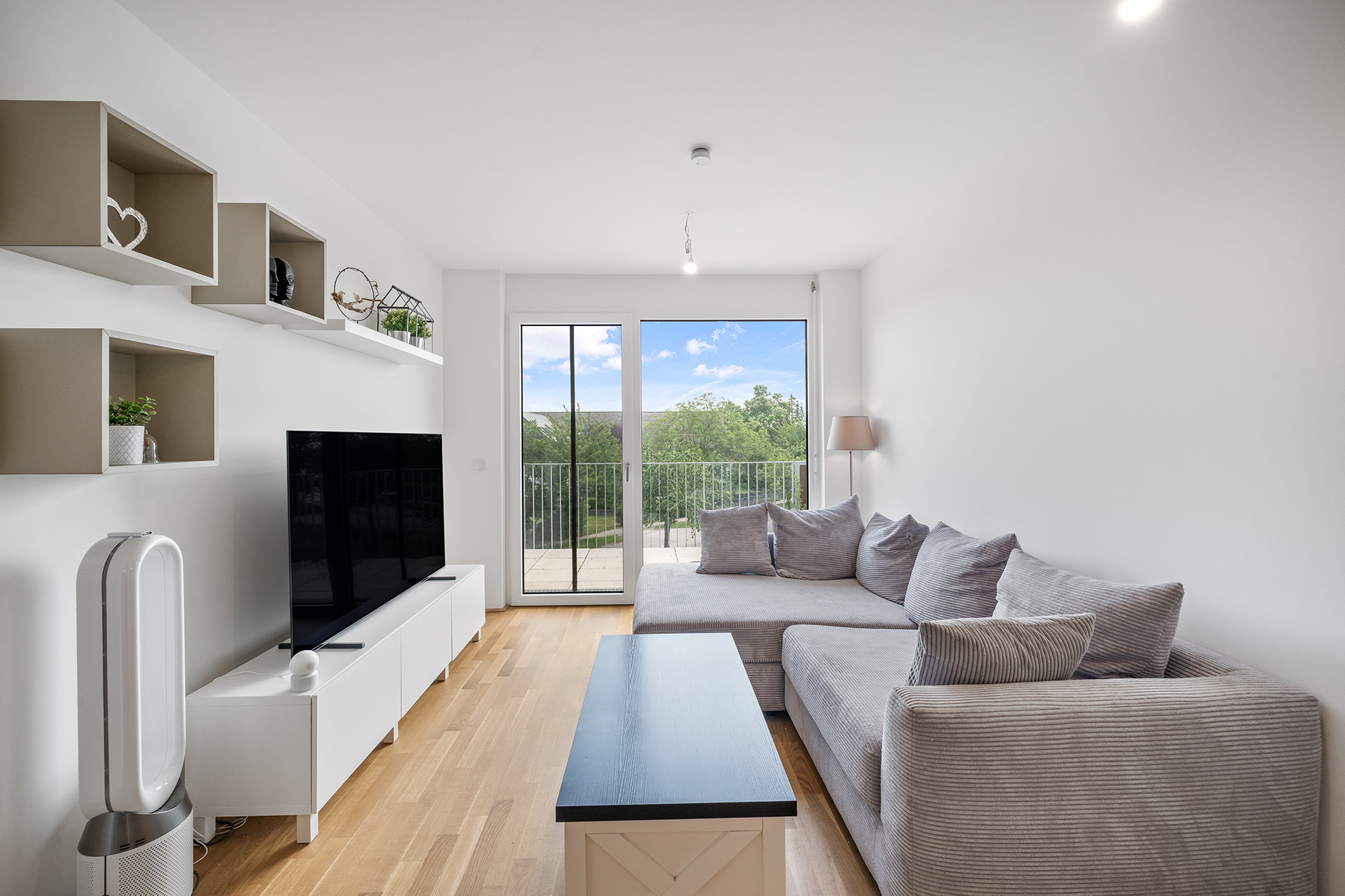 New build! 2-room smart apartment with balcony and garage