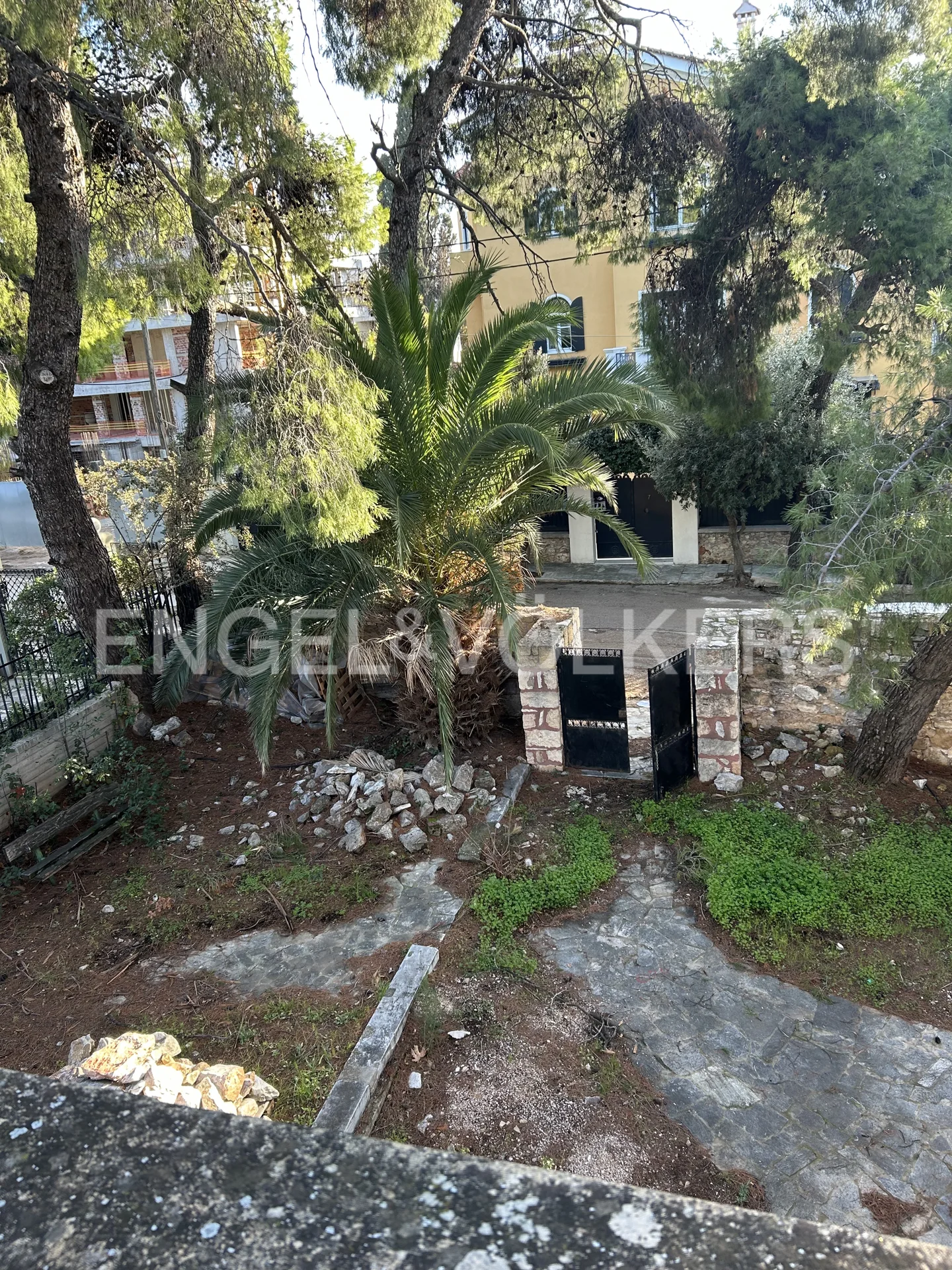 Spacious plot with house for renovation in Kifisia