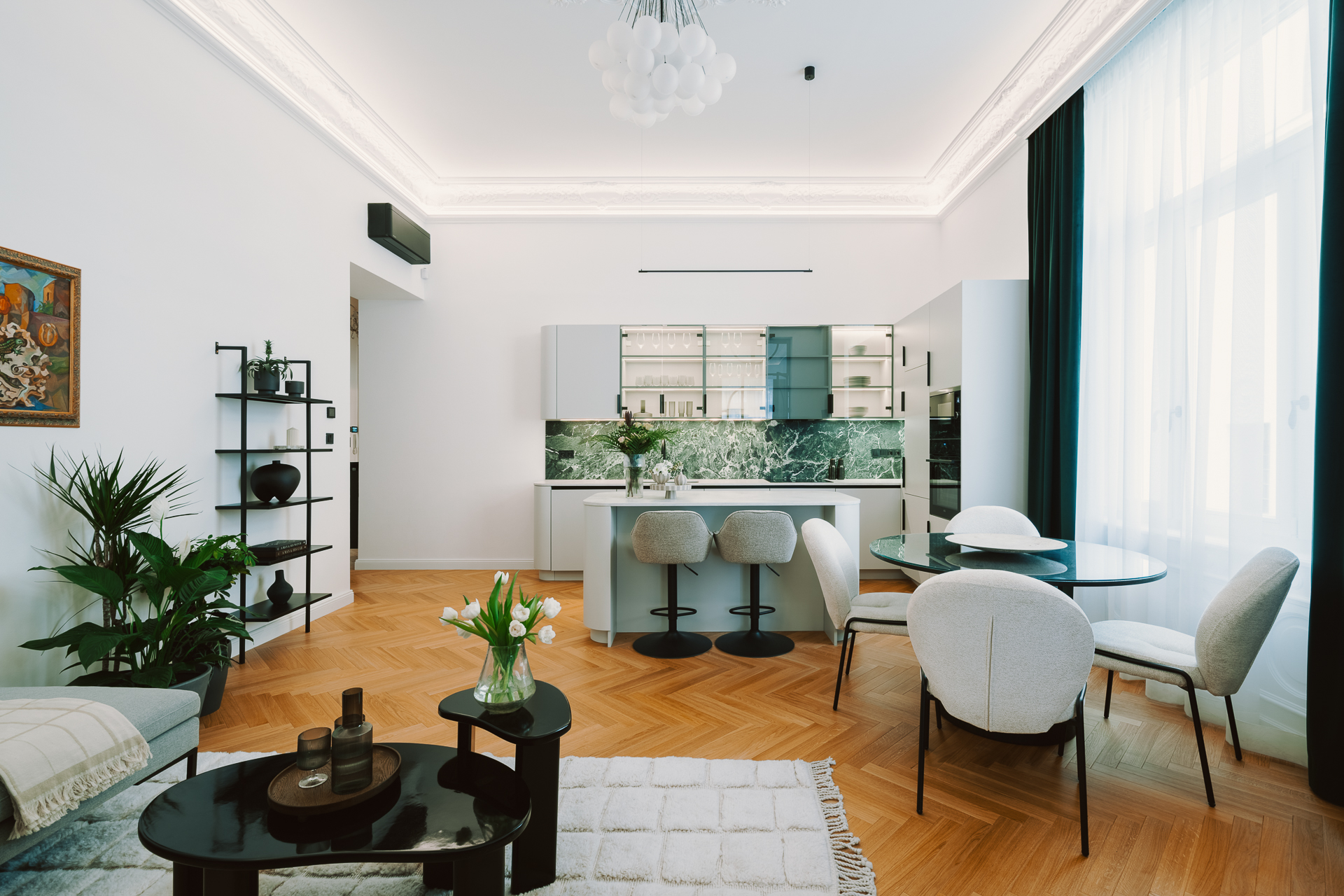 Modern Comfort in a Fully Equipped Residence