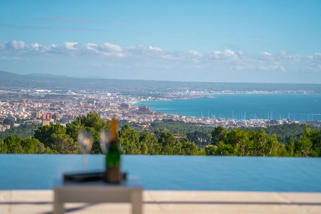 Luxurious villa with breathtaking sea views