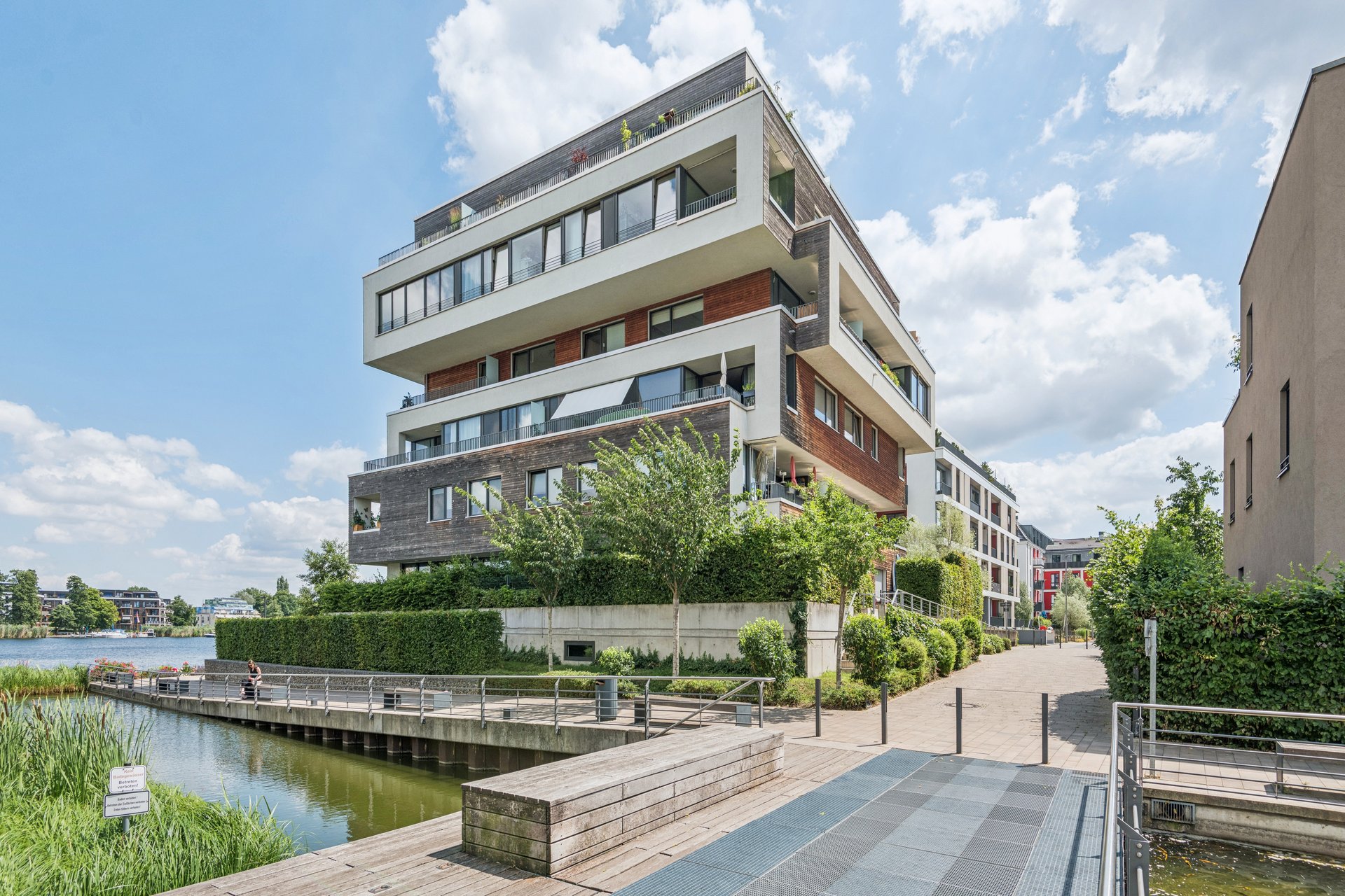 Architektur trifft Wasserlage – Loftartige Gartenwohnung in Berlin-Grünau