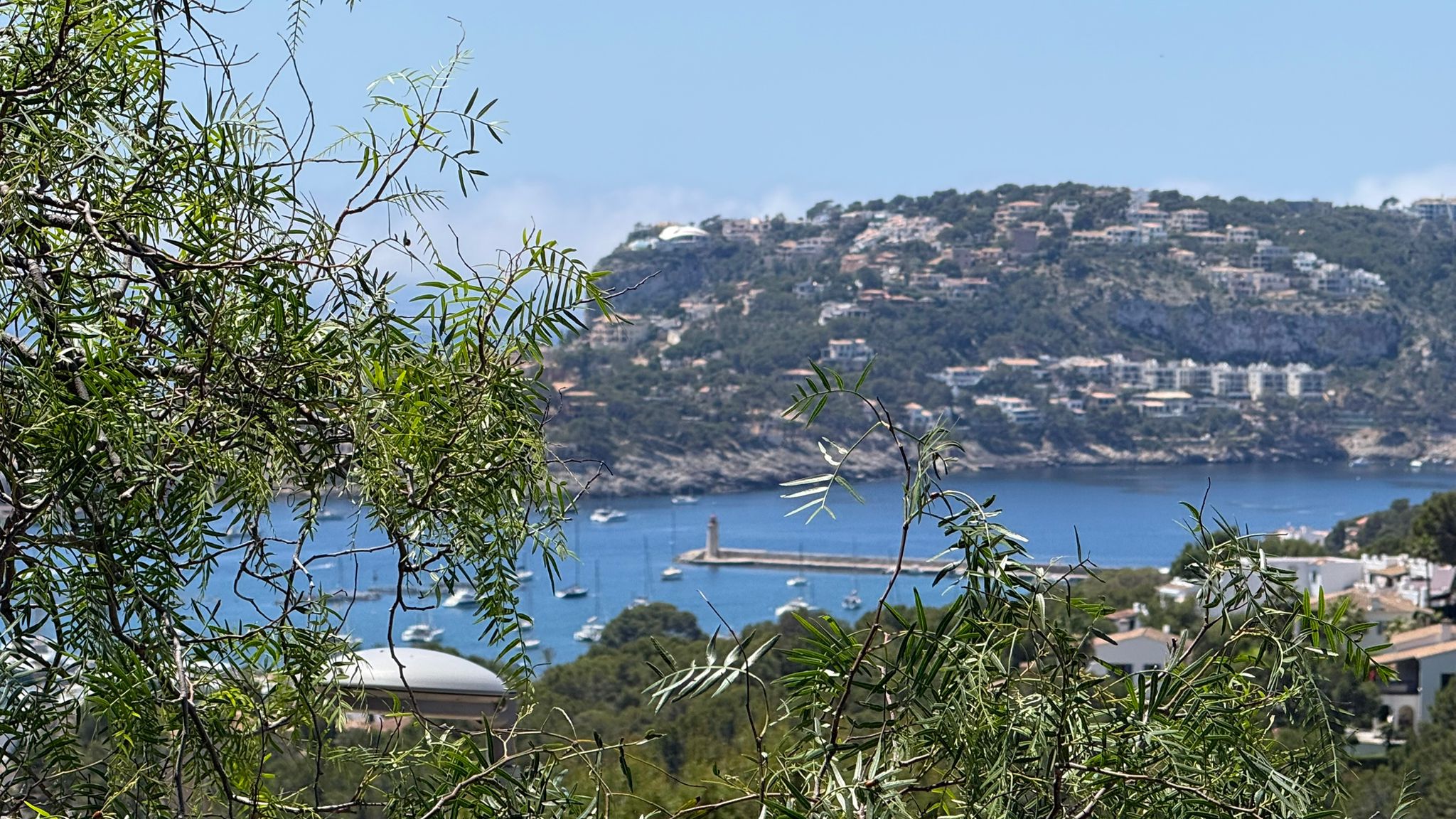Exclusive sea-view plot in an elevated, panoramic location with an approved designer villa project