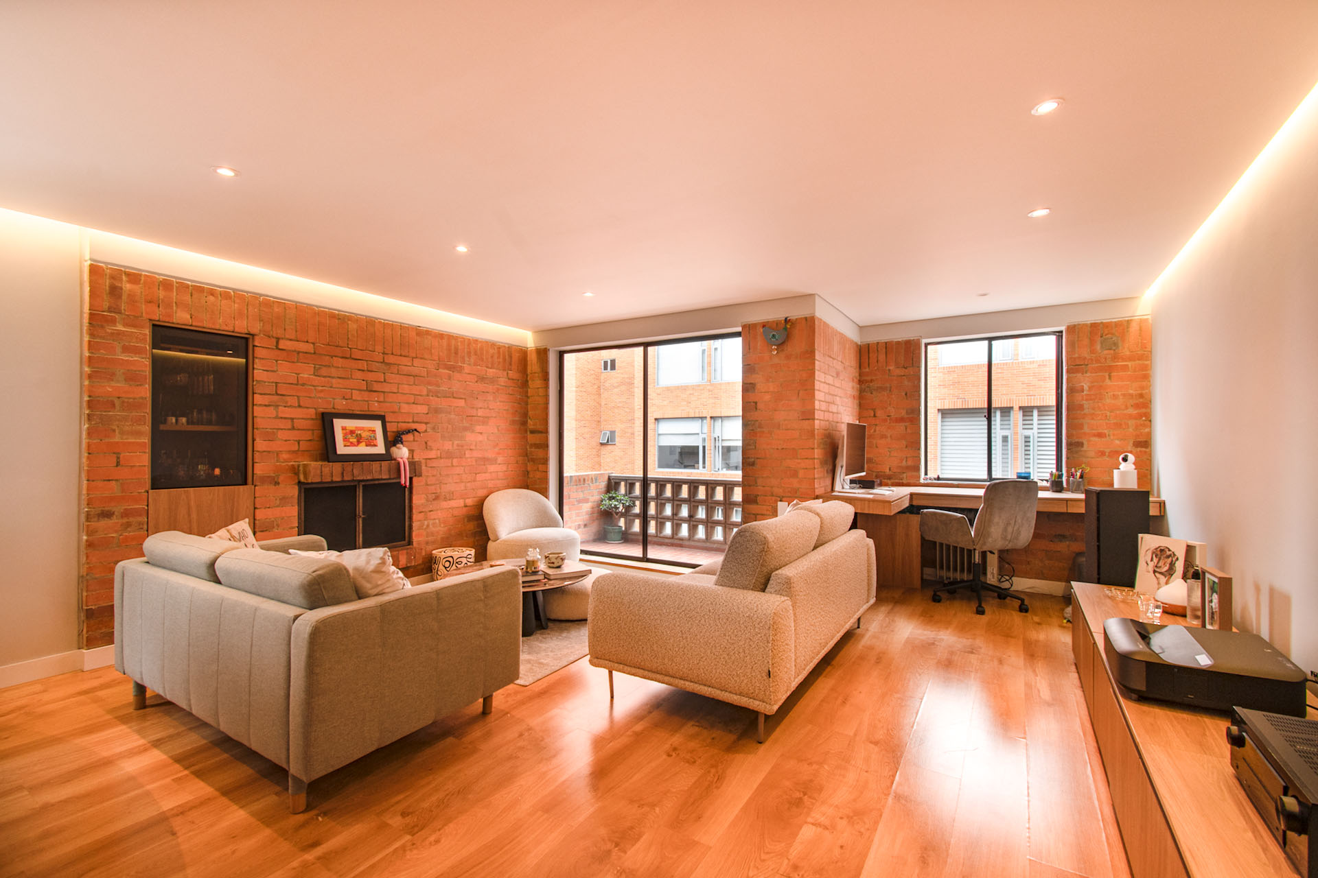 Apartamento con balcón para la  venta en Rosales
