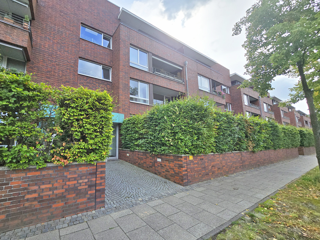 Helle 3-Zimmer-Wohnung mit Loggia und Tiefgaragenstellplatz in Universitäts-Nähe