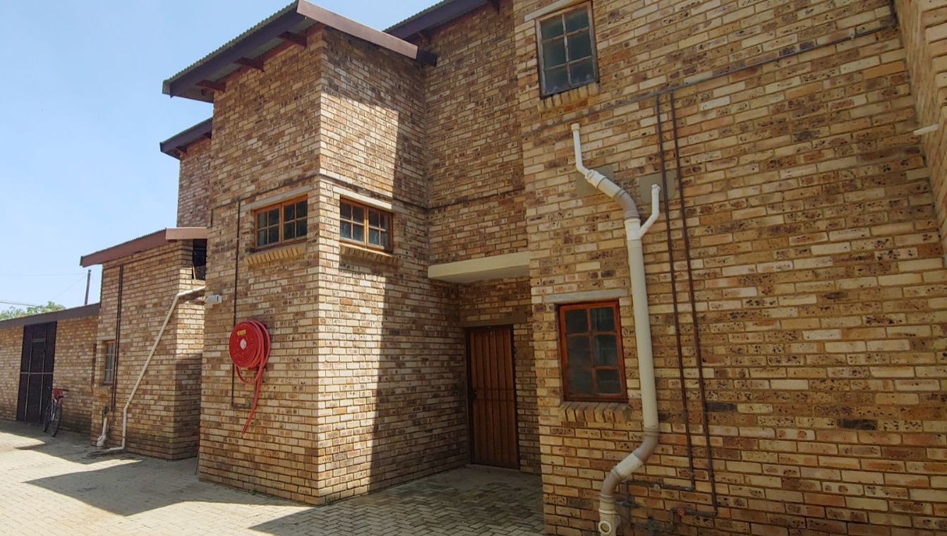 1 Bedroom Flat Close to NWU & Military Base