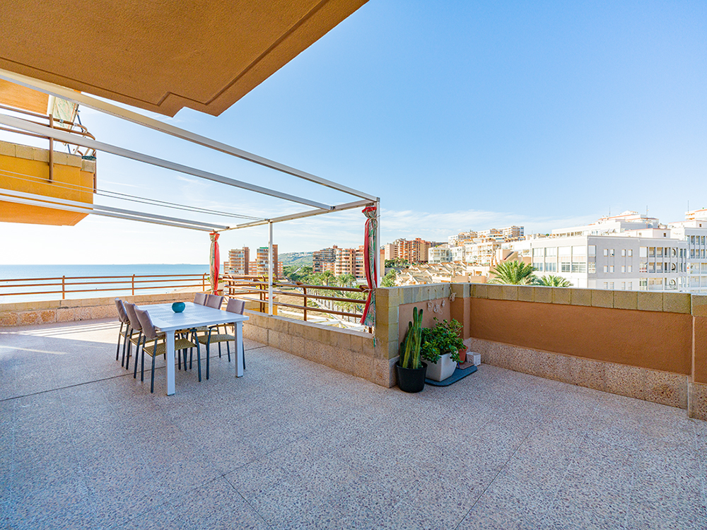 Impresionante Terraza Frente al Mediterráneo