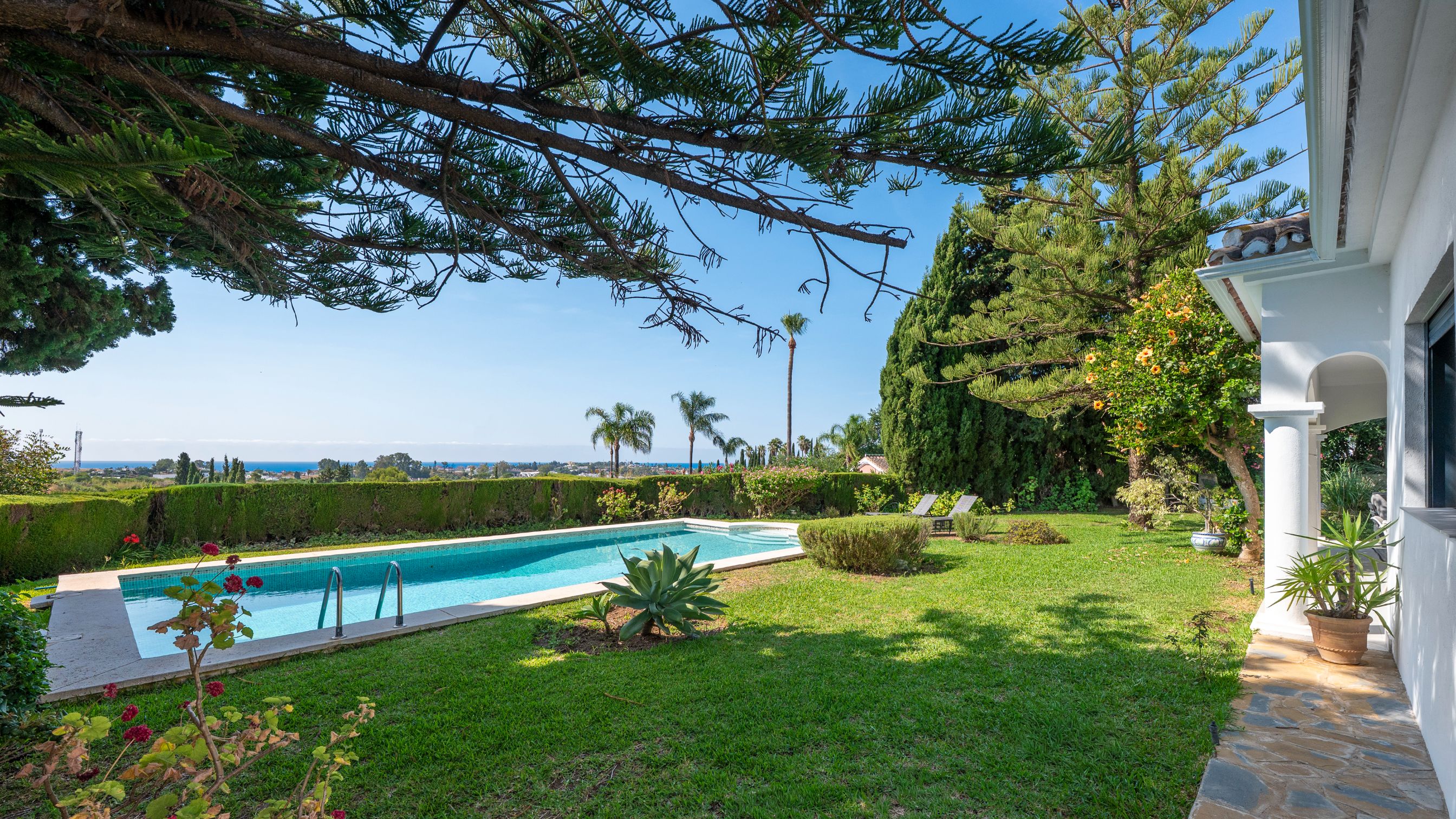 Contemporary Bungalow Villa for Long-Term Rental near La Quinta & San Pedro