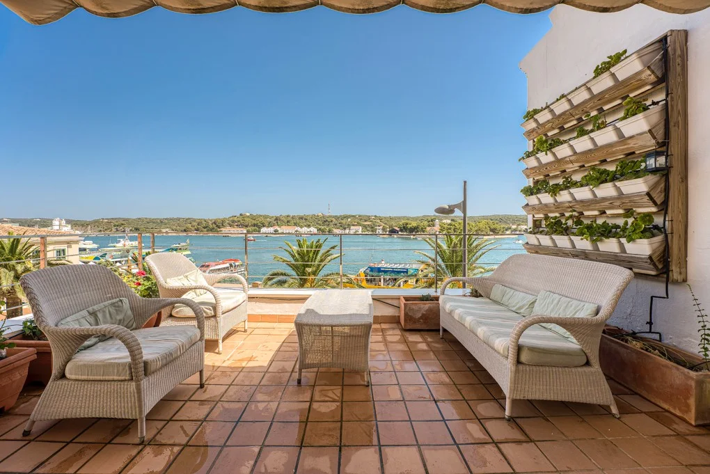 Casa moderna en primera línea del puerto de Mahón, Menorca