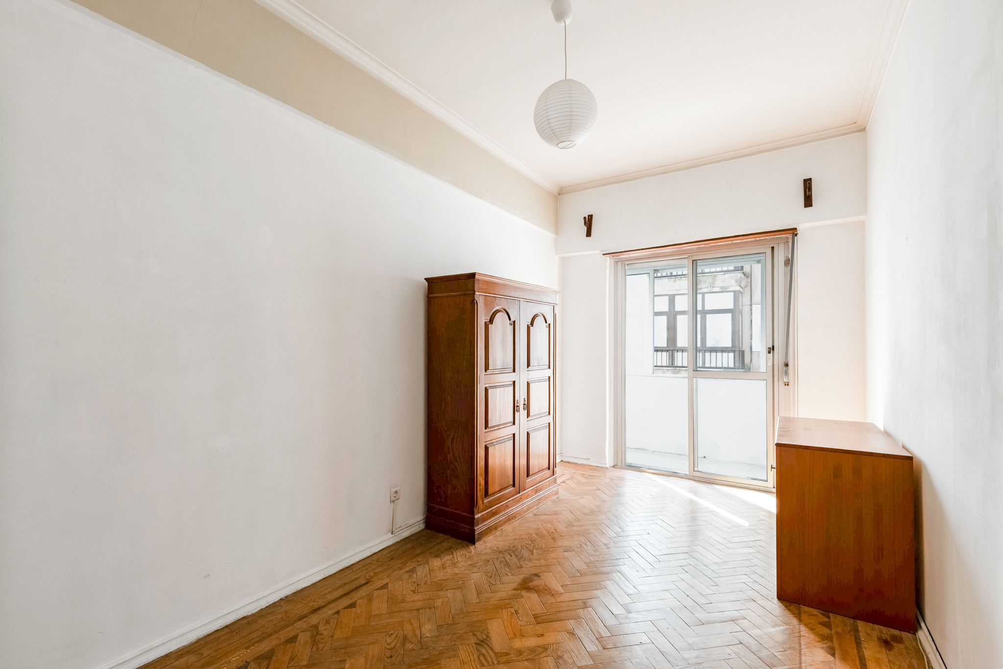 Bright 3-bedroom apartment with 2 balconies in São Domingos de Benfica
