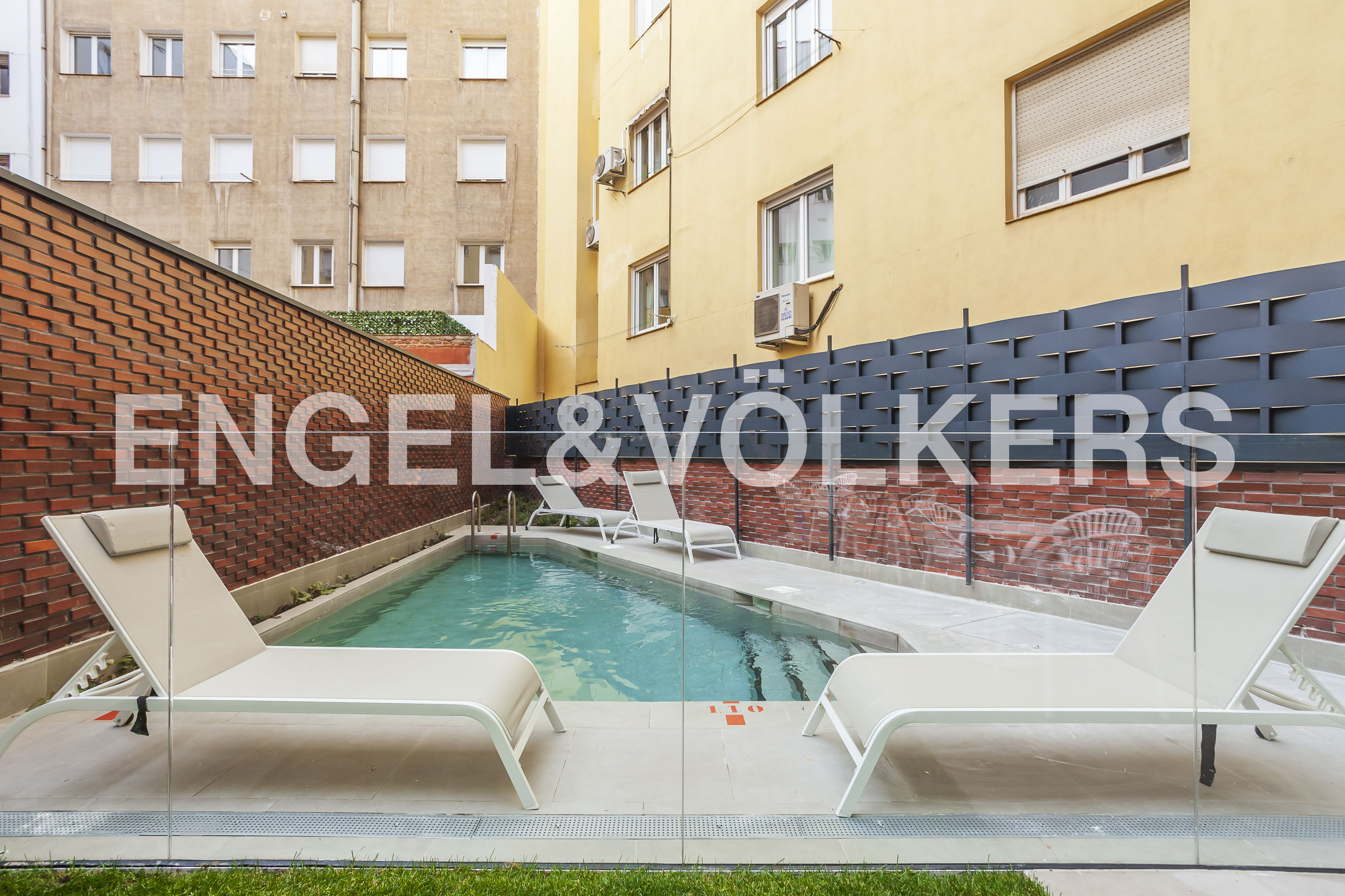 Furnished apartment with pool and garage