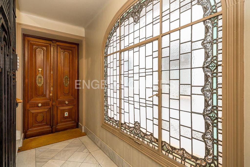 Luxury renovated apartment in Recoletos with 4 en-suite bedrooms.