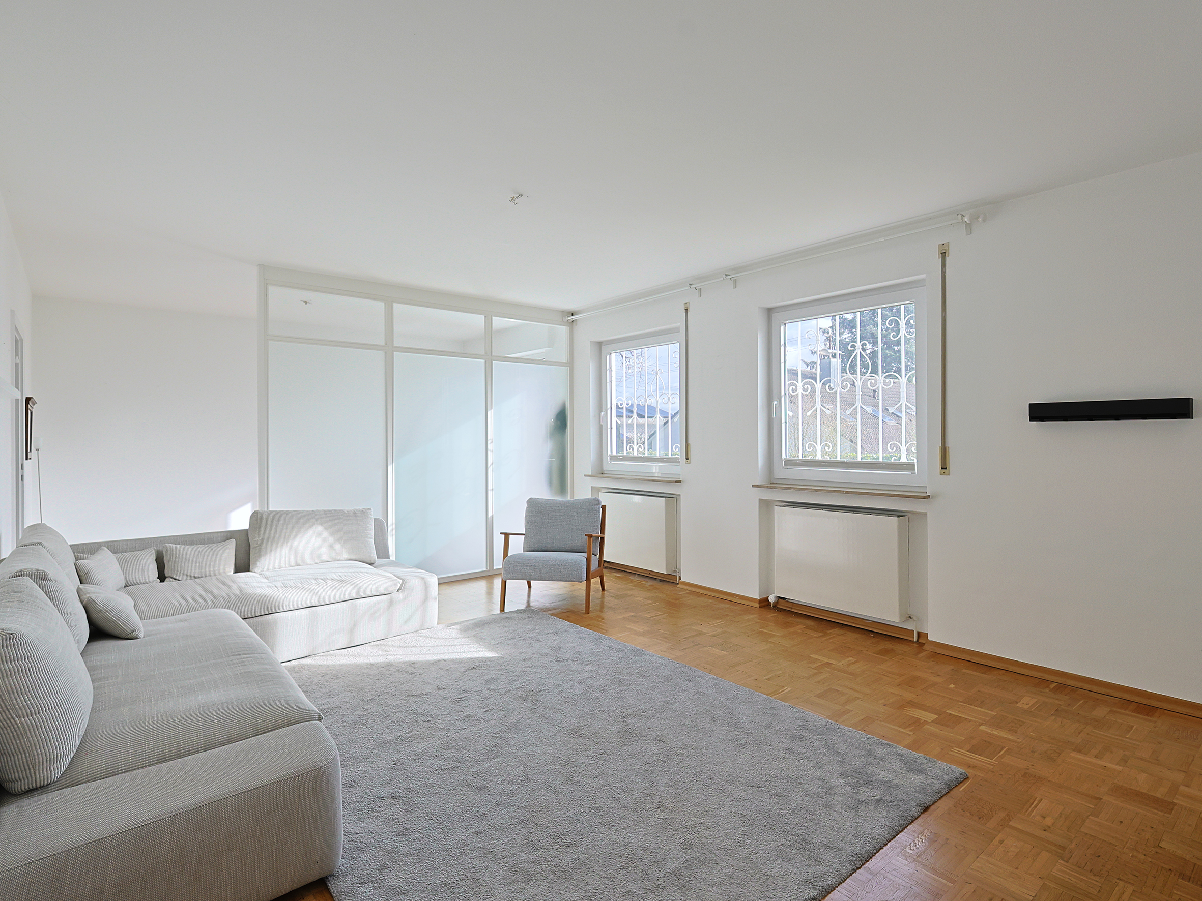 Traumhaftes Einfamilienhaus mit separater Einliegerwohnung, Doppelgarage und Panoramablick