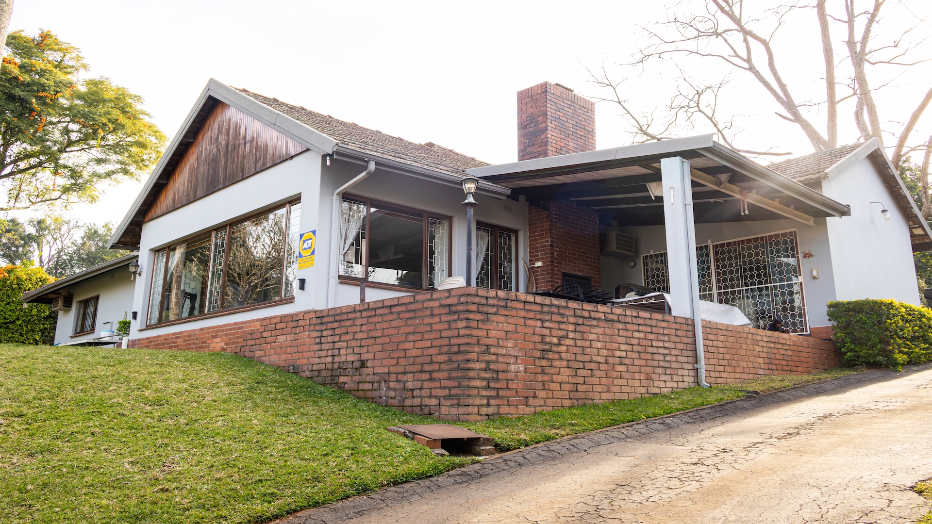 Location Location Location! Prime Clarendon Family Home