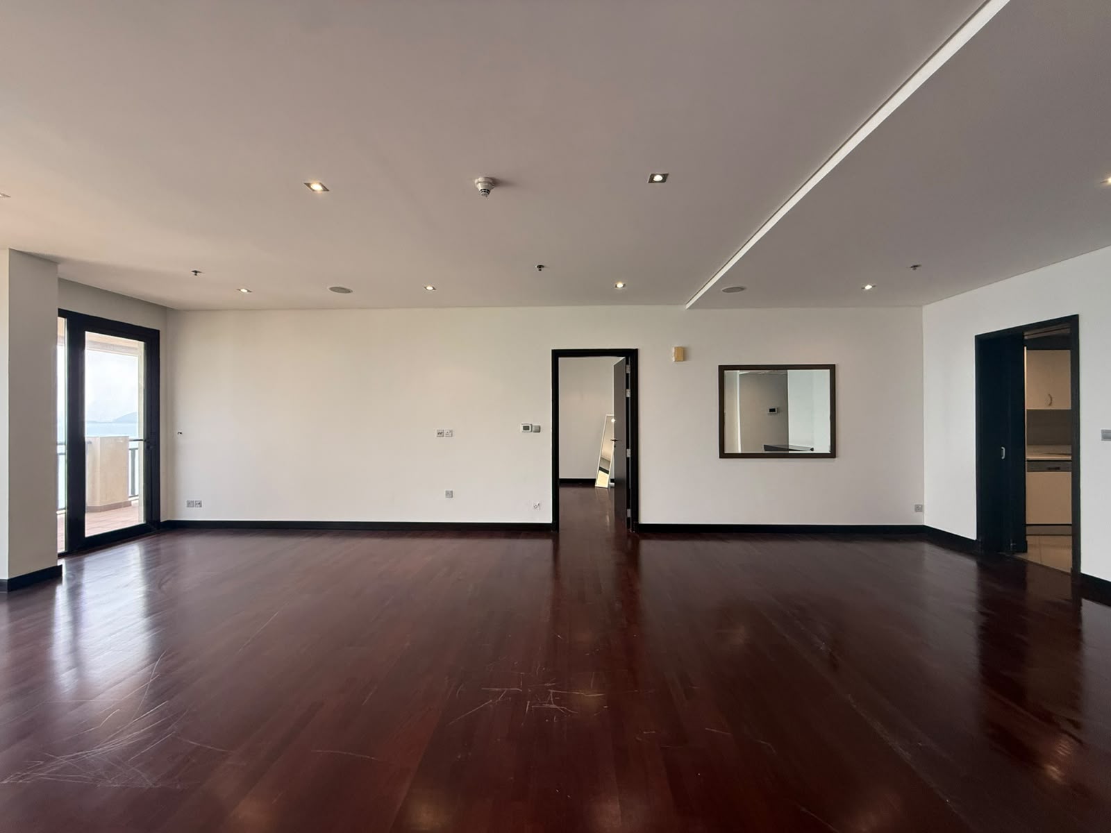 Exclusive I Sea View I Unfurnished