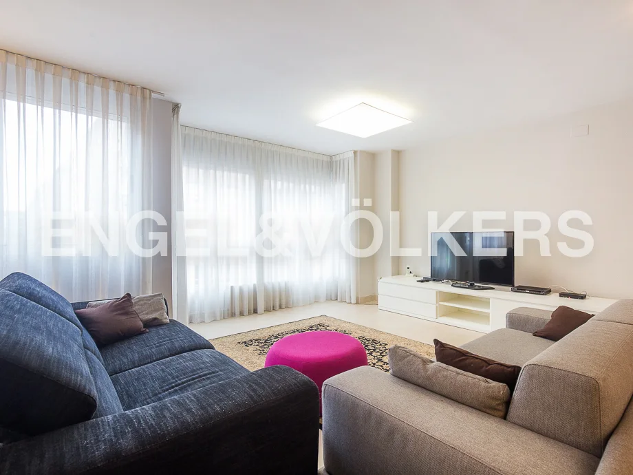 Large 2-storey apartment in the City of Arts