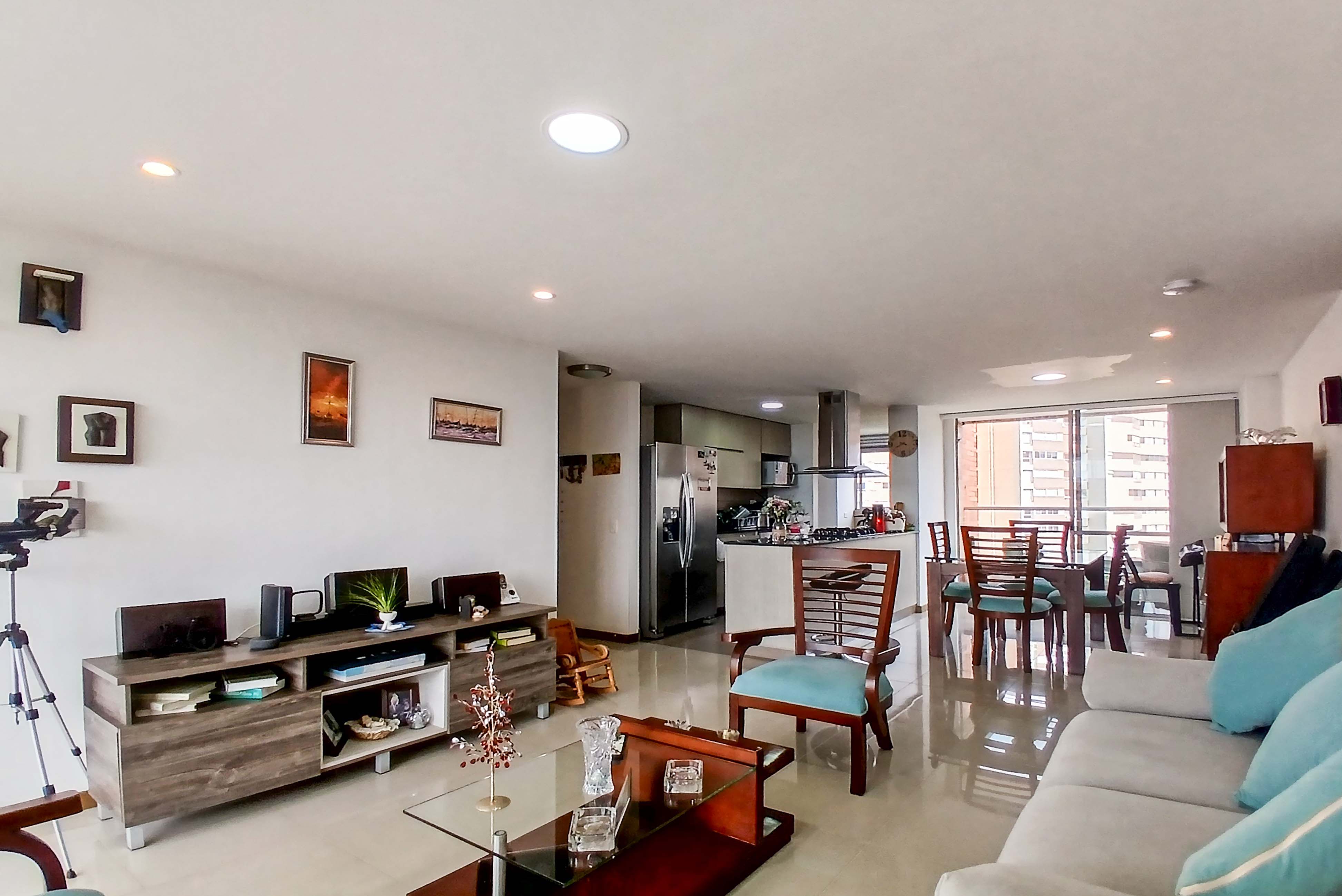 Apartamento con balcón y clubhouse para venta en La Loma del Chocho, Envigado