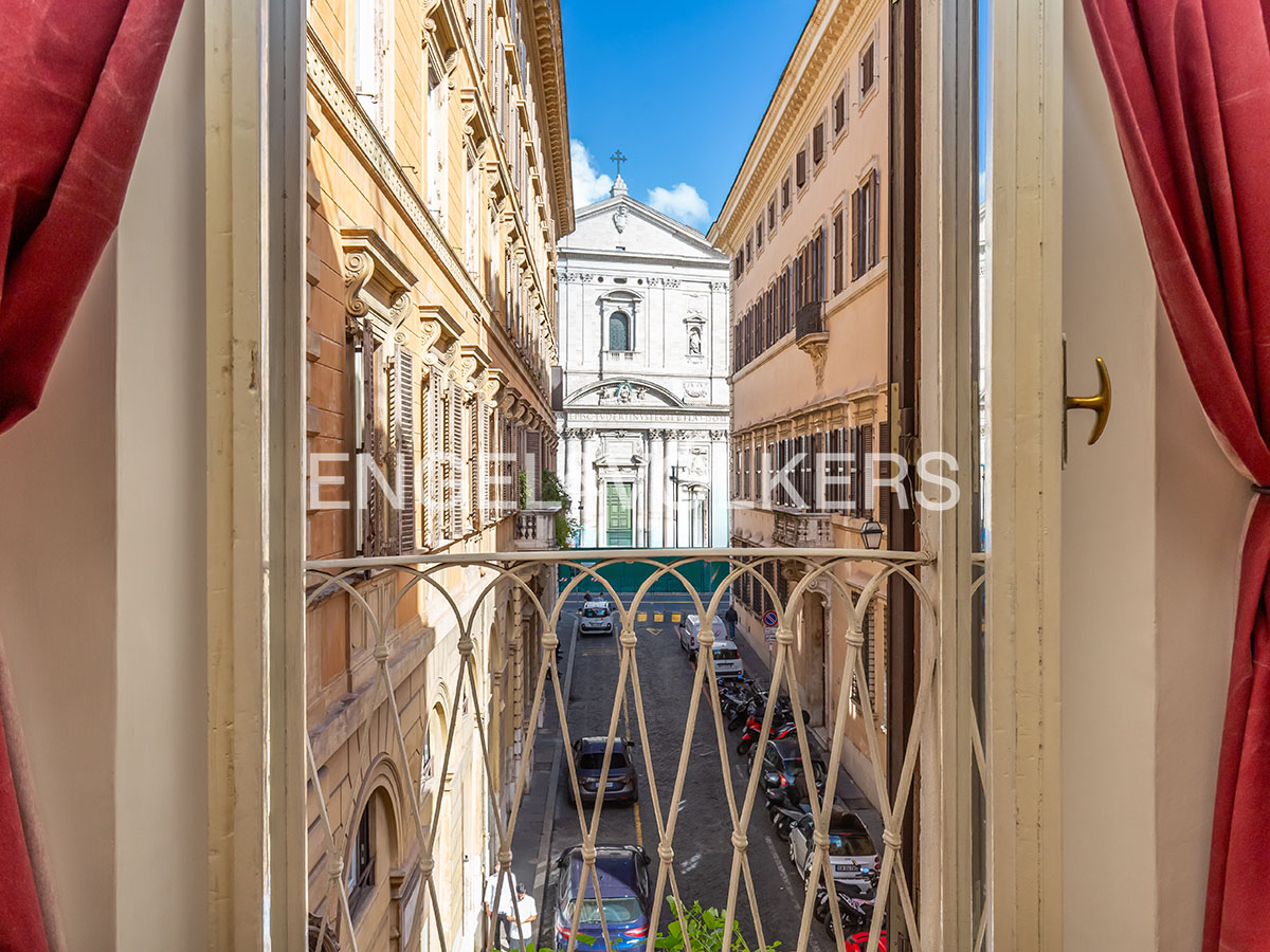 Charming apartment in the heart of the historic center