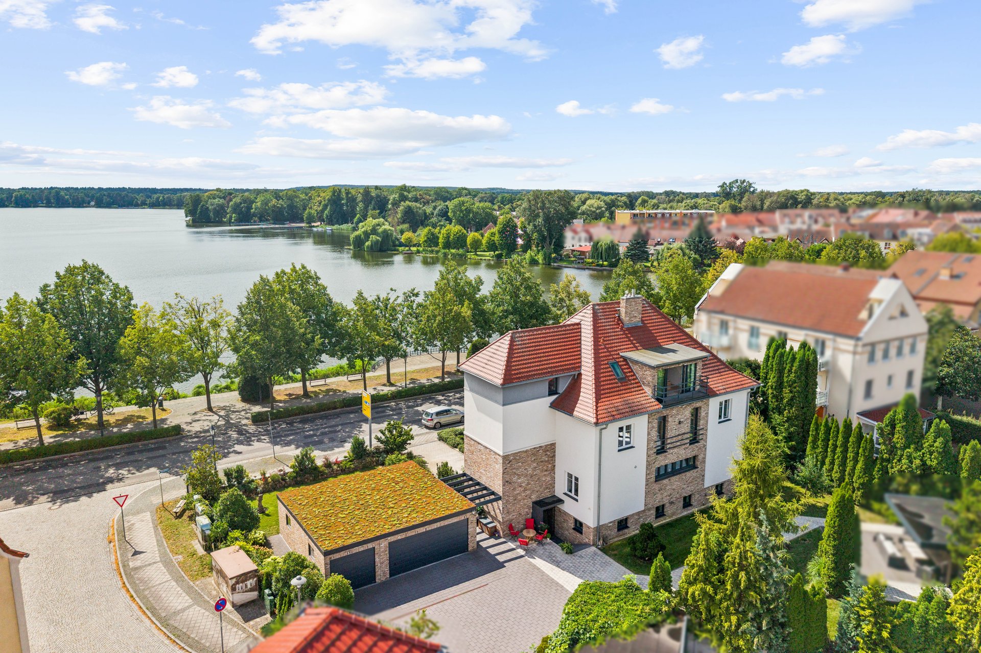 Villencharme außen, Designklasse innen: Wohnen an der Seepromenade von Müllrose