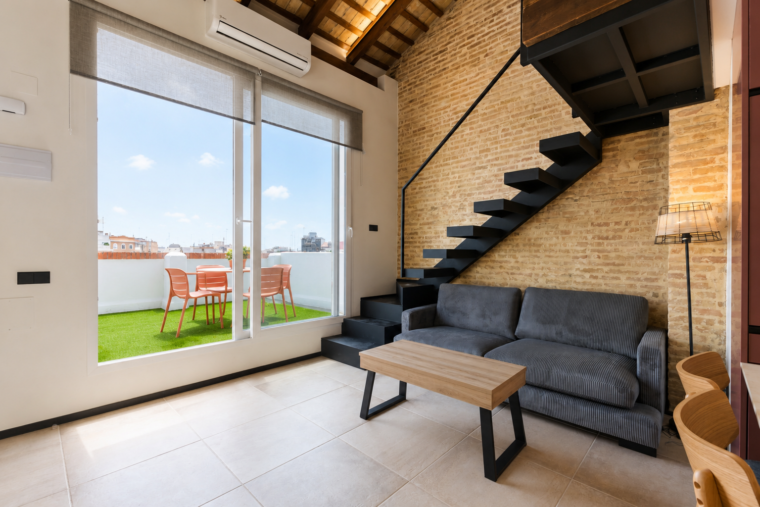 Exclusive home with loft and terrace in the heart of Valencia