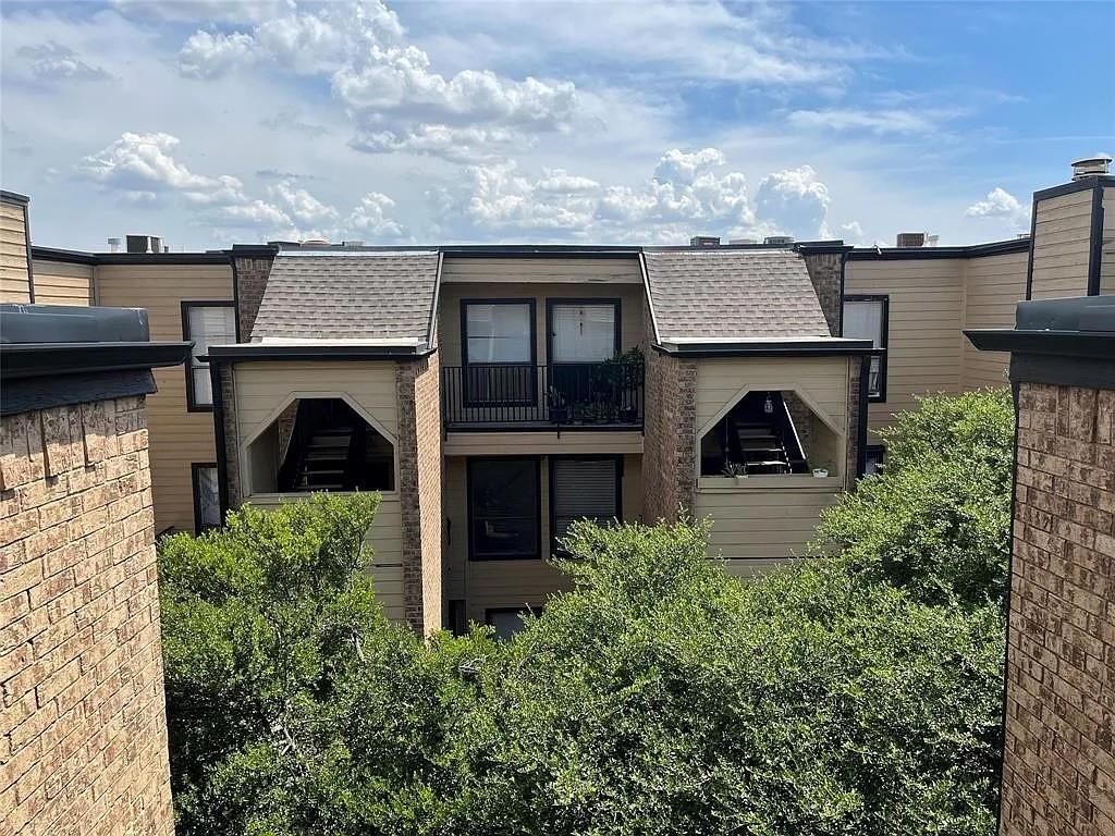 Quiet 3rd Floor Unit
