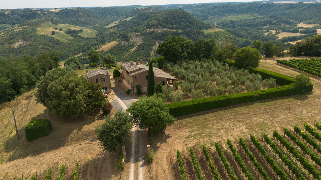 Elegant country estate with garden, Castiglione in Teverina