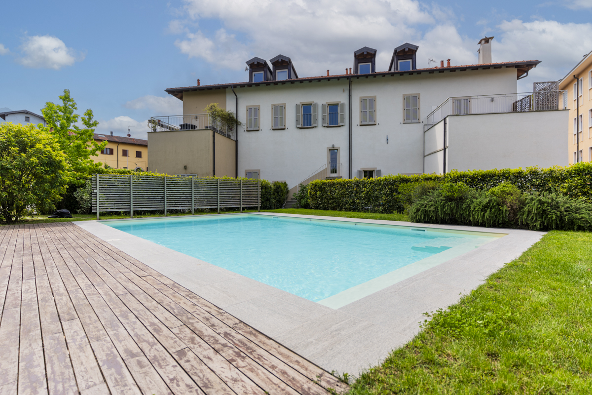 Love nest in historic residence with pool