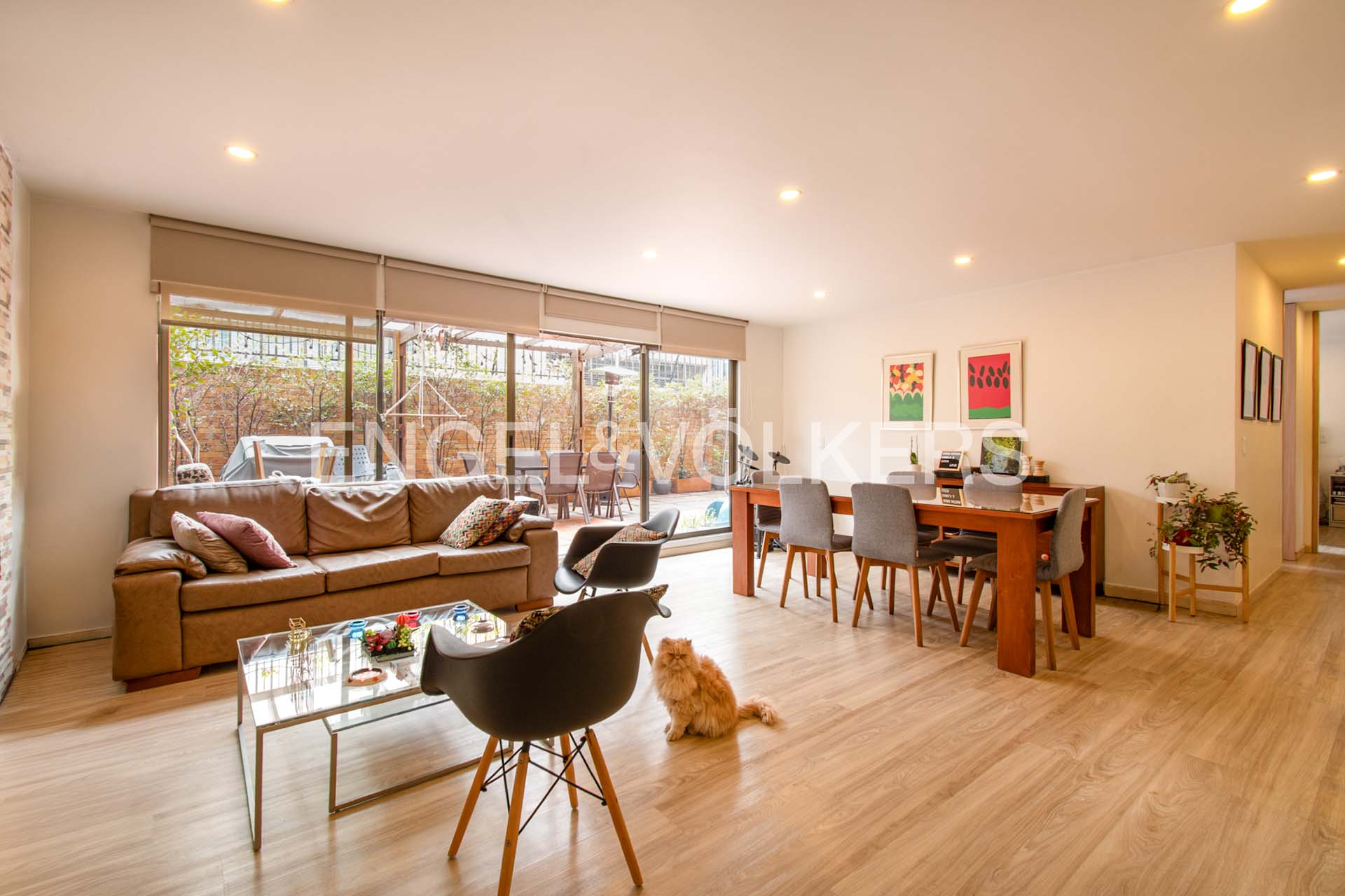 Apartamento con terraza para venta en Rosales bajo  - Zona G