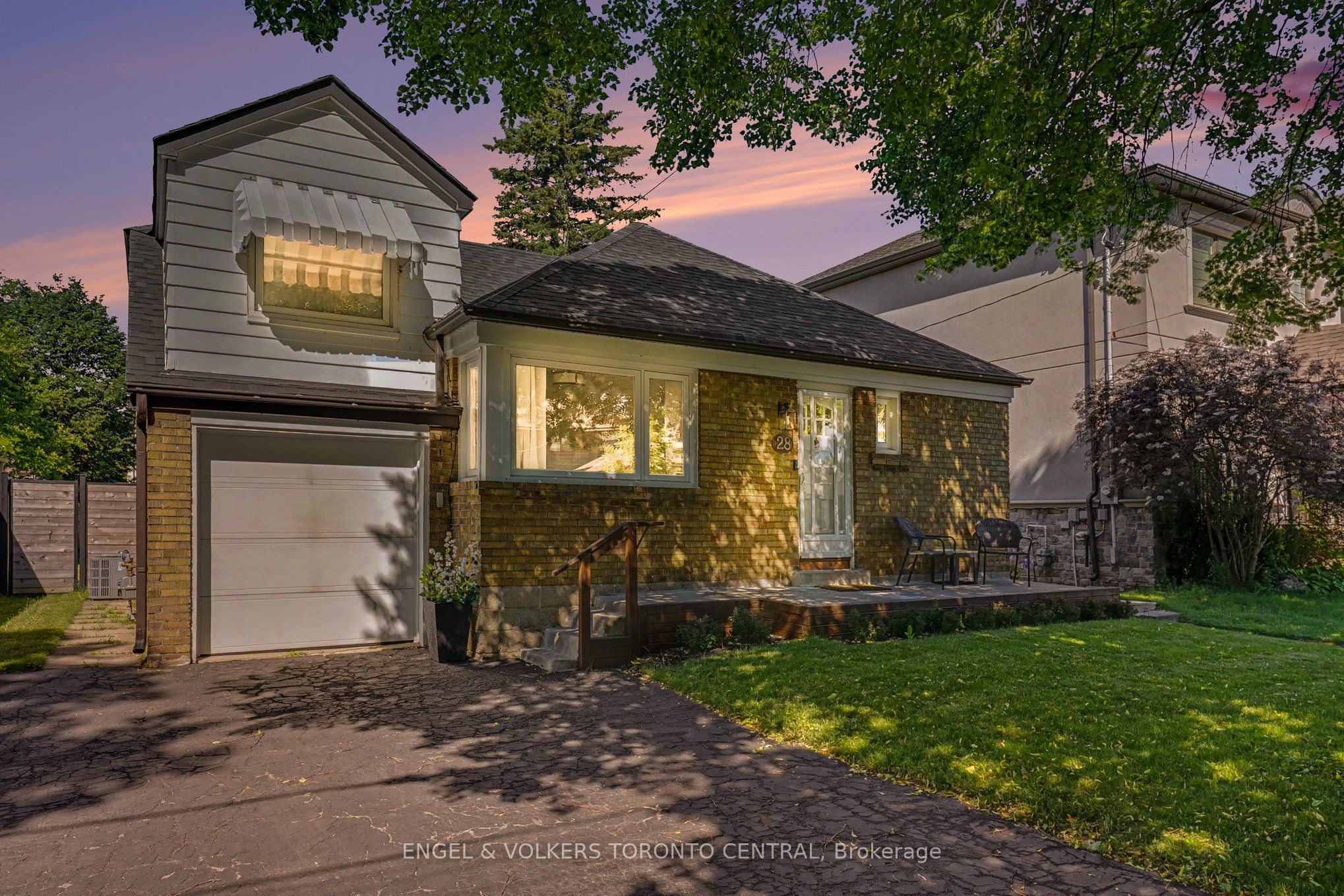 Beautifully Renovated Detached 1-Storey Residence
