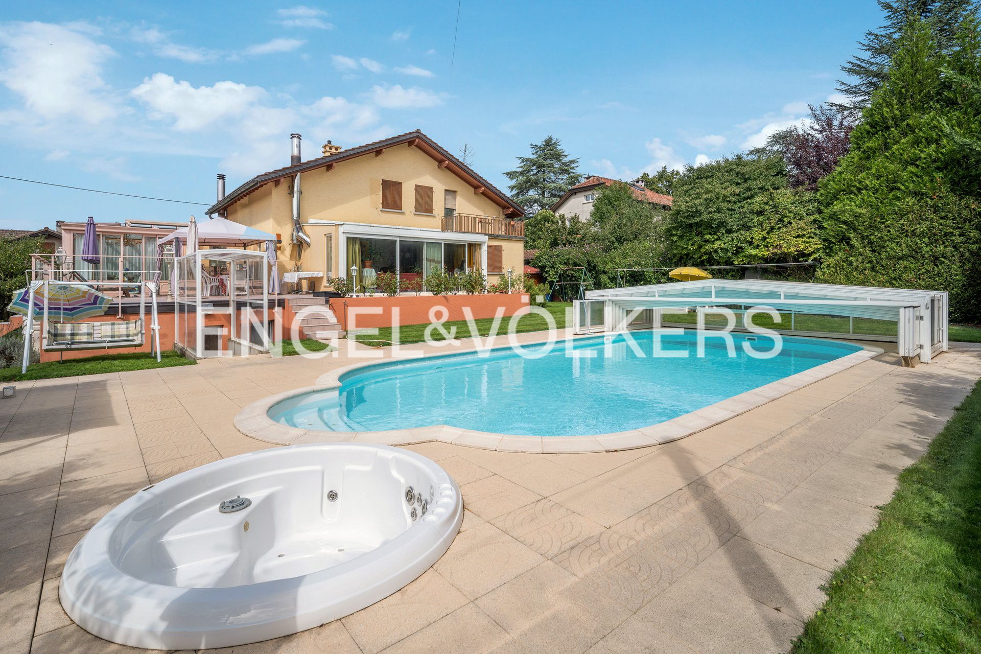 Elegant Villa with Pool and Spa