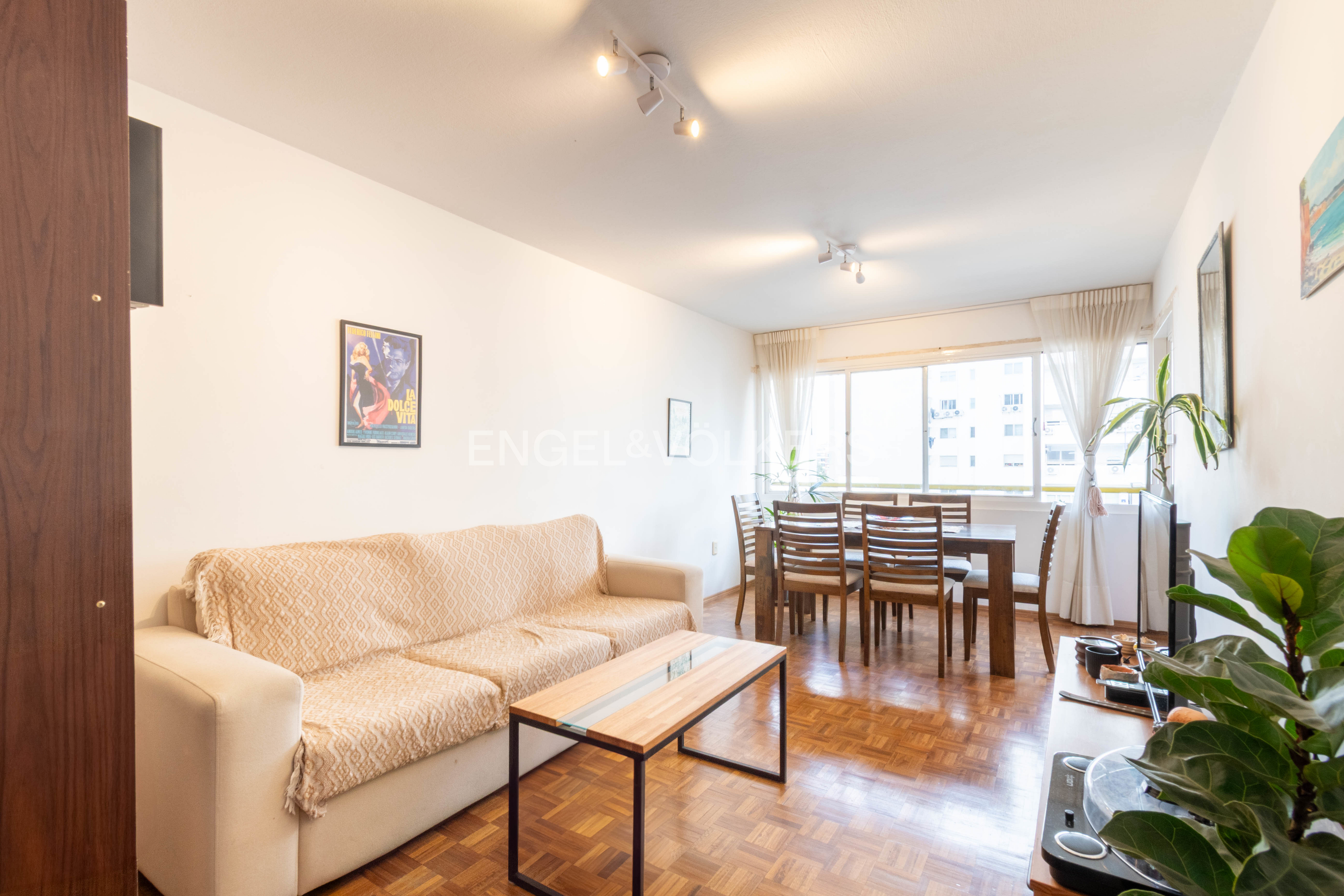 For Rent Comfortable 3-Bedroom Apartment with Garage, in an Excellent Location in Punta Carretas